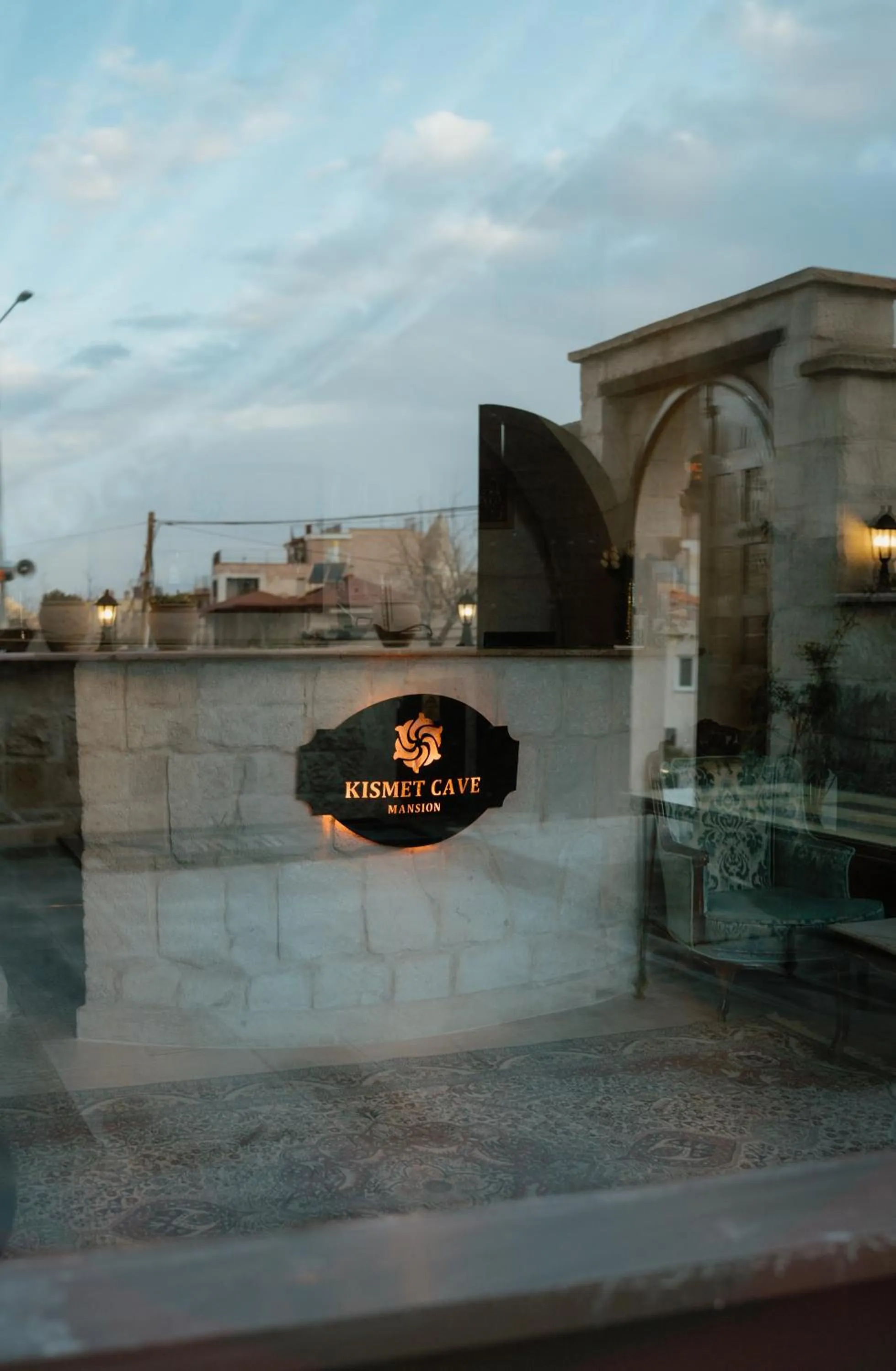 Lobby or reception in Kismet Cave Mansion