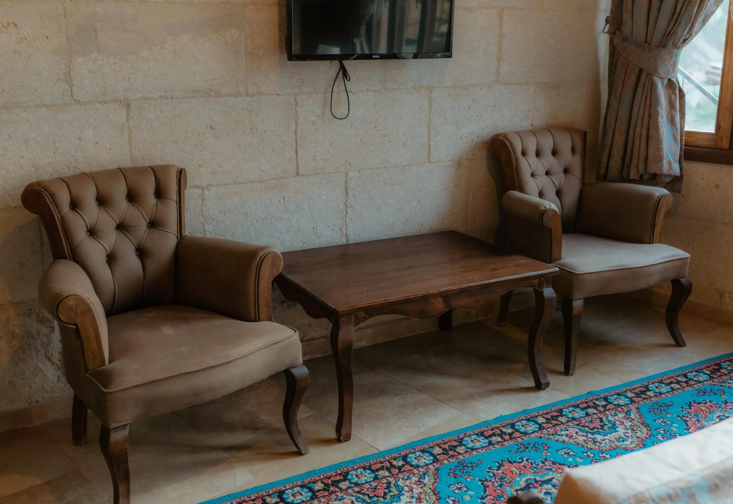 Seating area in Kismet Cave Mansion