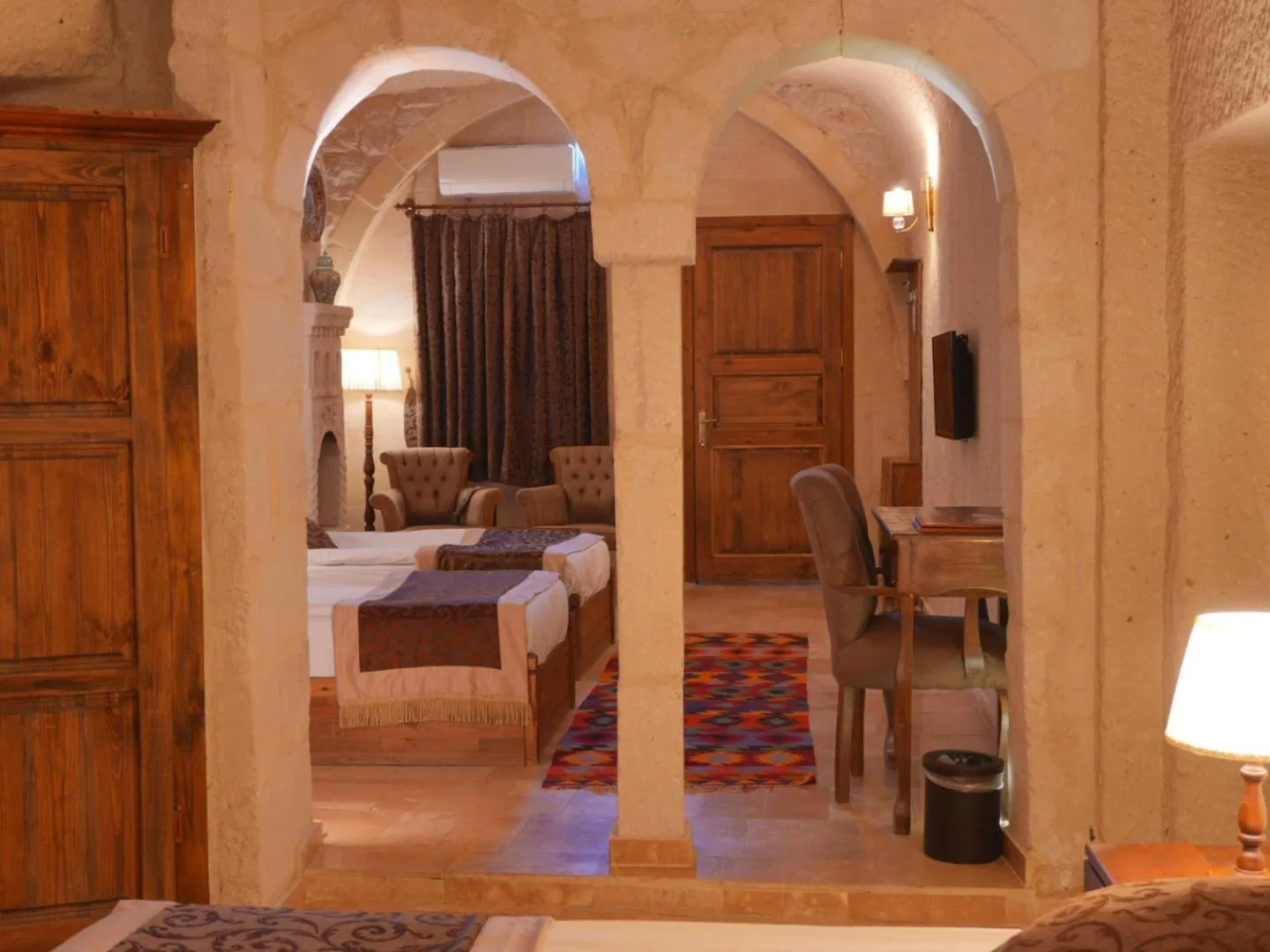 Bedroom, Bed in Kismet Cave Mansion