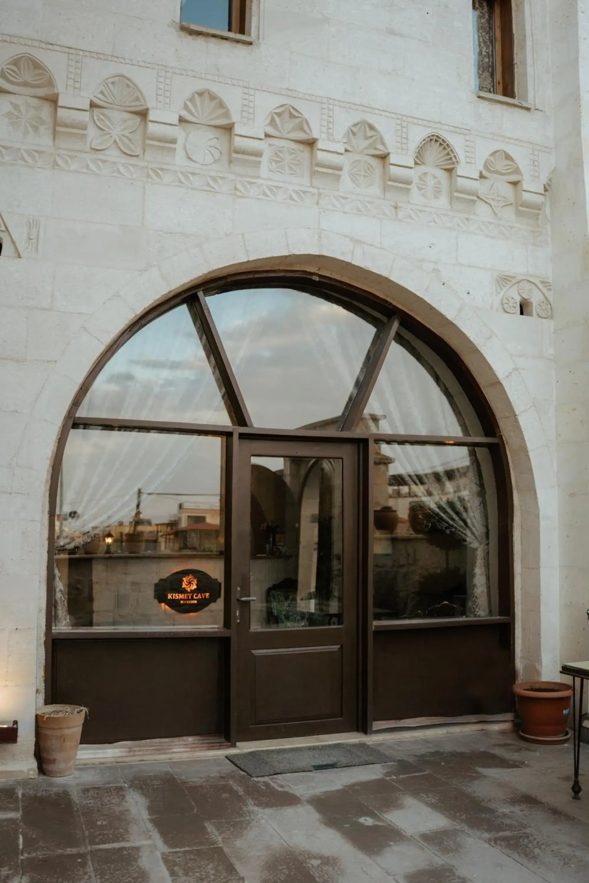 Property building in Kismet Cave Mansion Property building in Kismet Cave Mansion