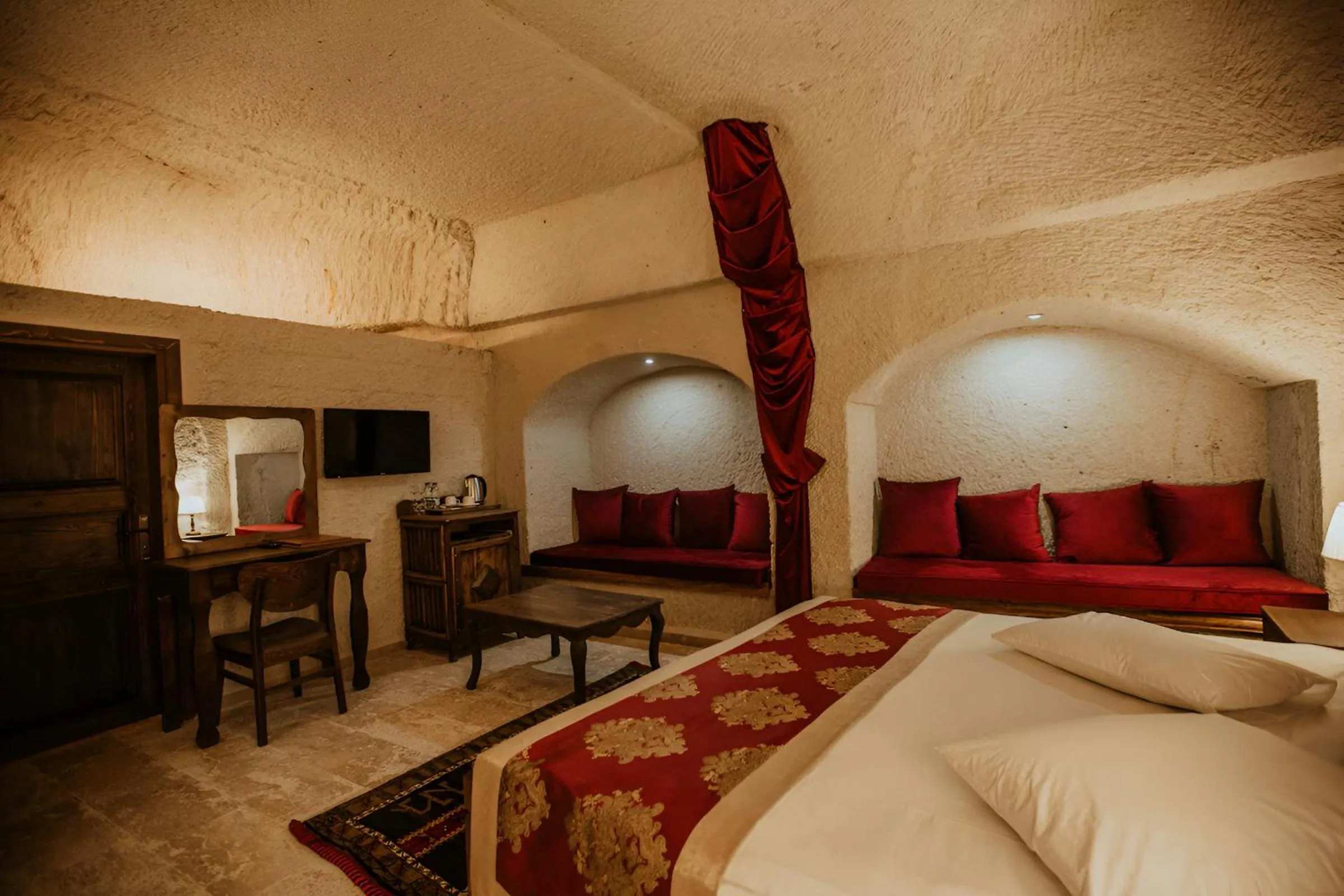 Bed in Kismet Cave Mansion