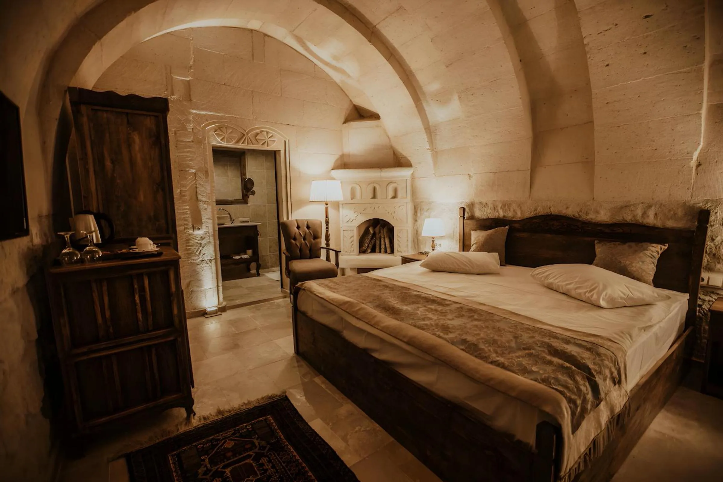 Bed in Kismet Cave Mansion