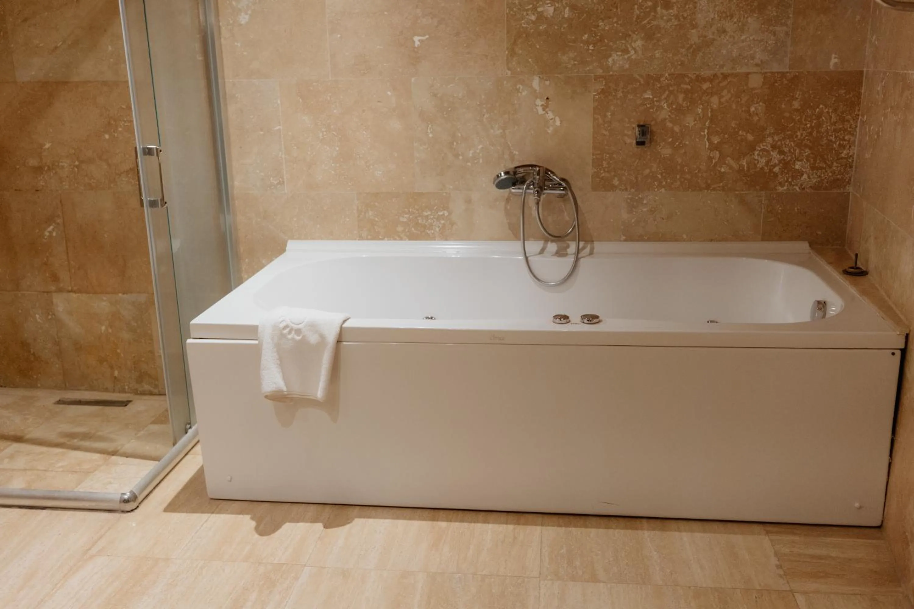 Bath in Kismet Cave Mansion