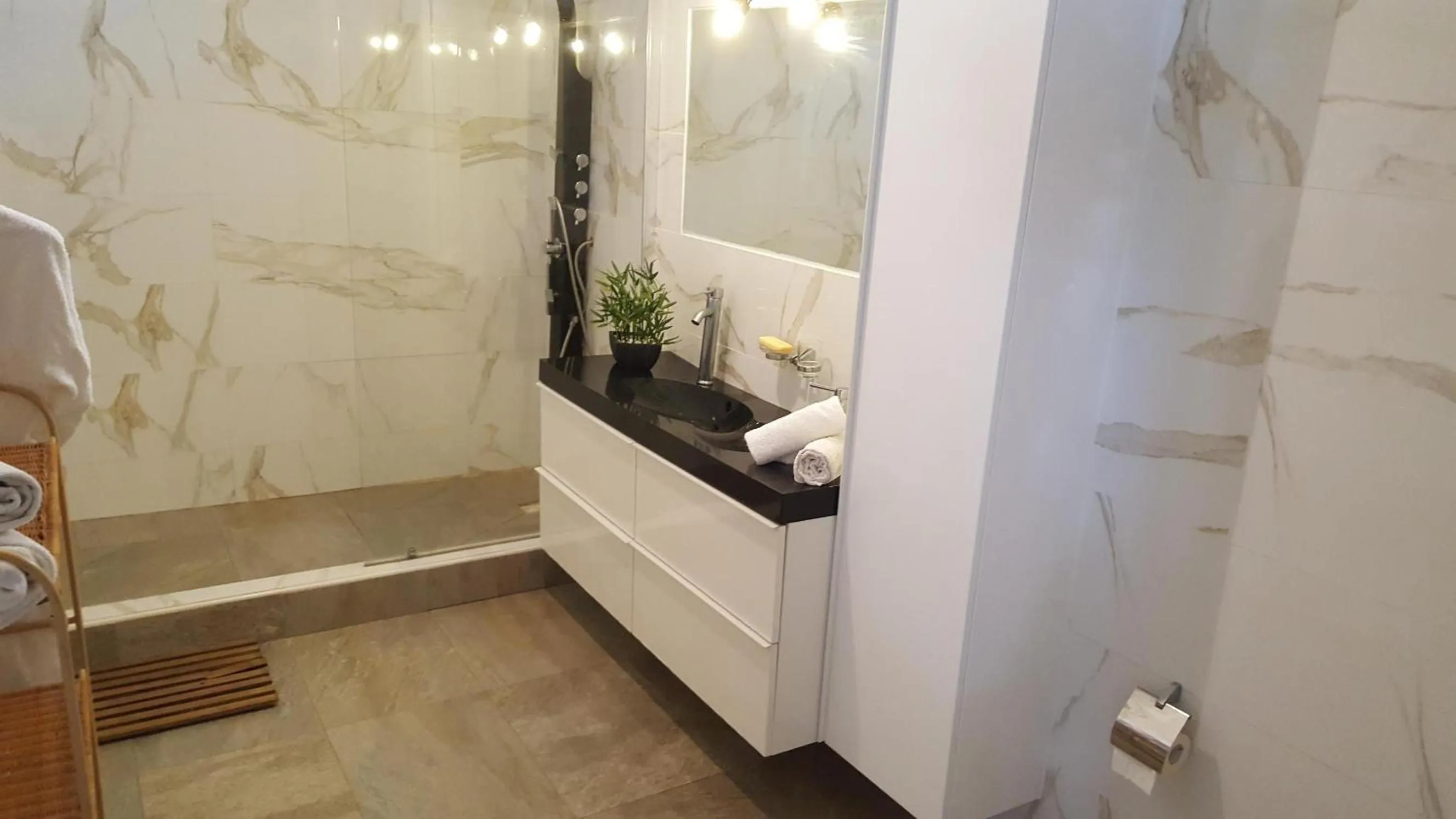 Shower in Ma Chambre d’Hôte