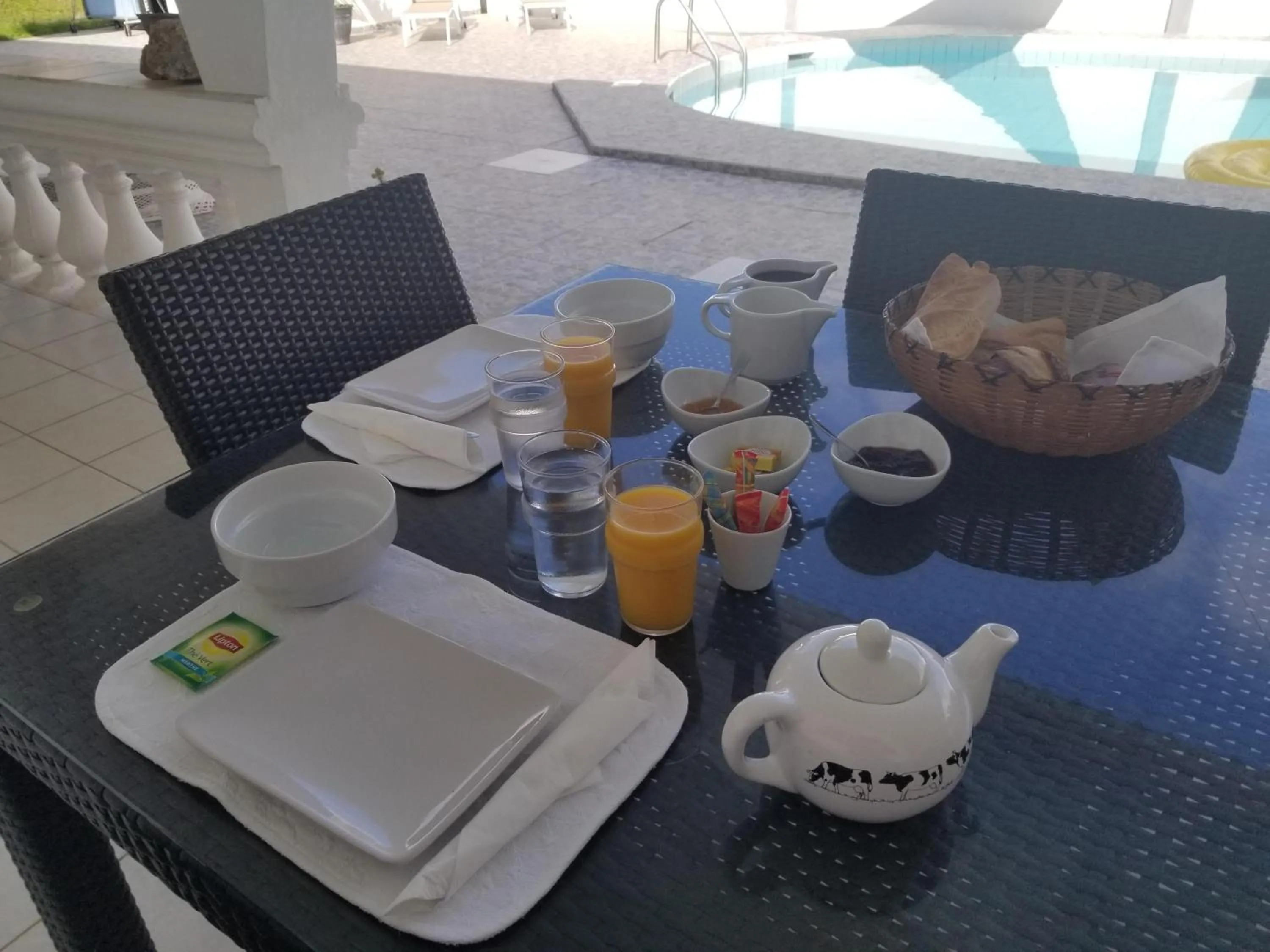 Pool view in Ma Chambre d’Hôte