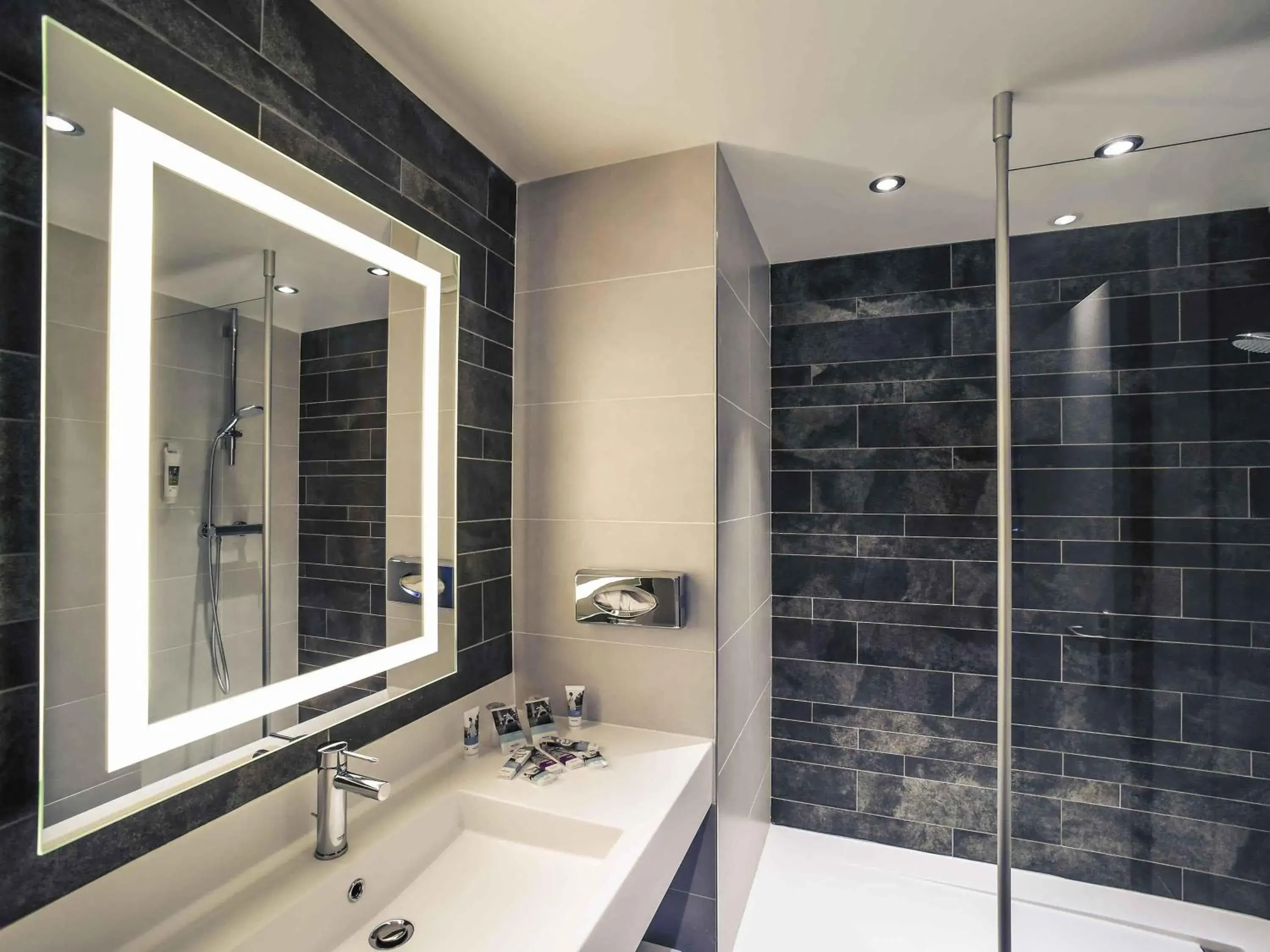 Bedroom in Mercure Saint Lô Centre Bedroom in Mercure Saint Lô Centre