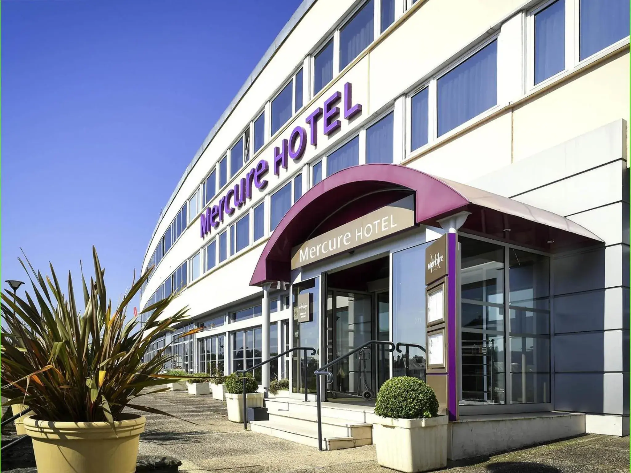 Property building in Mercure Saint Lô Centre Property building in Mercure Saint Lô Centre