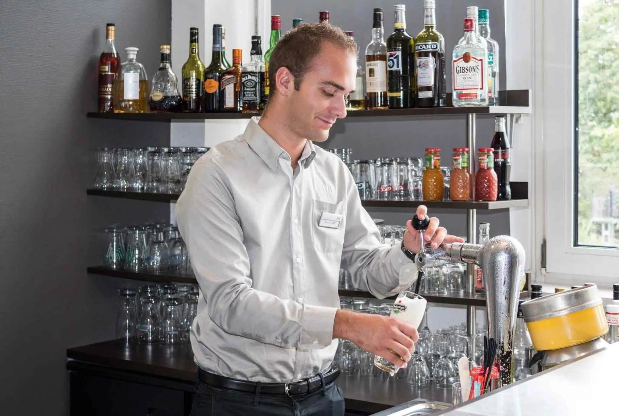 Lounge or bar in Mercure Saint Lô Centre