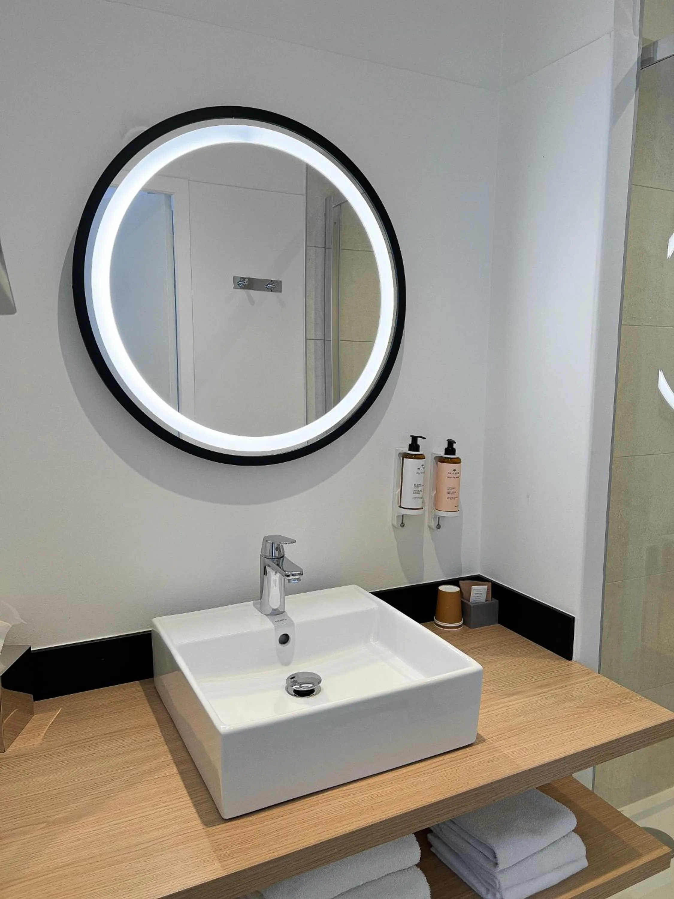 Bathroom in Mercure Saint Lô Centre