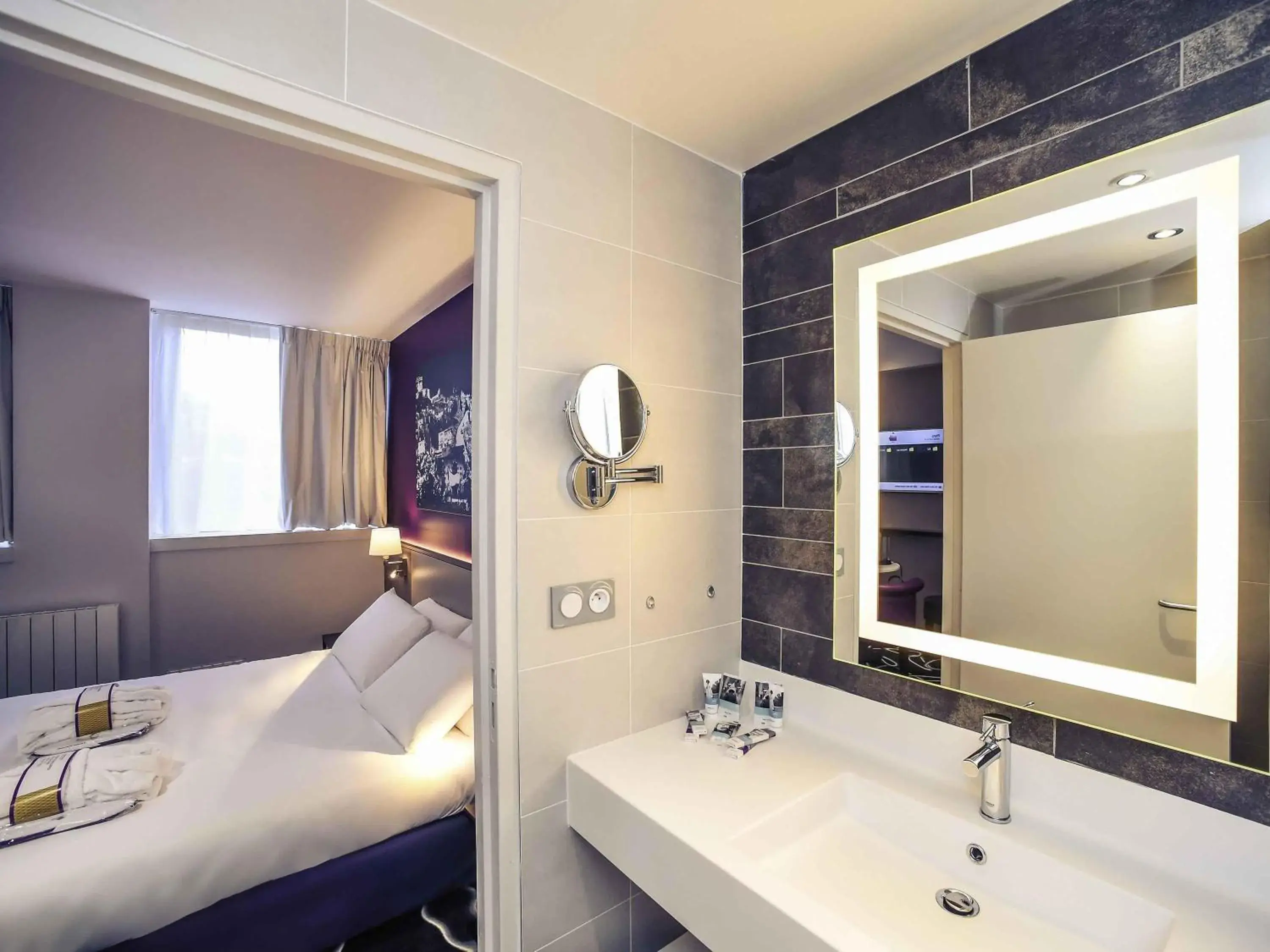 Bedroom, Bed in Mercure Saint Lô Centre Bedroom, Bed in Mercure Saint Lô Centre