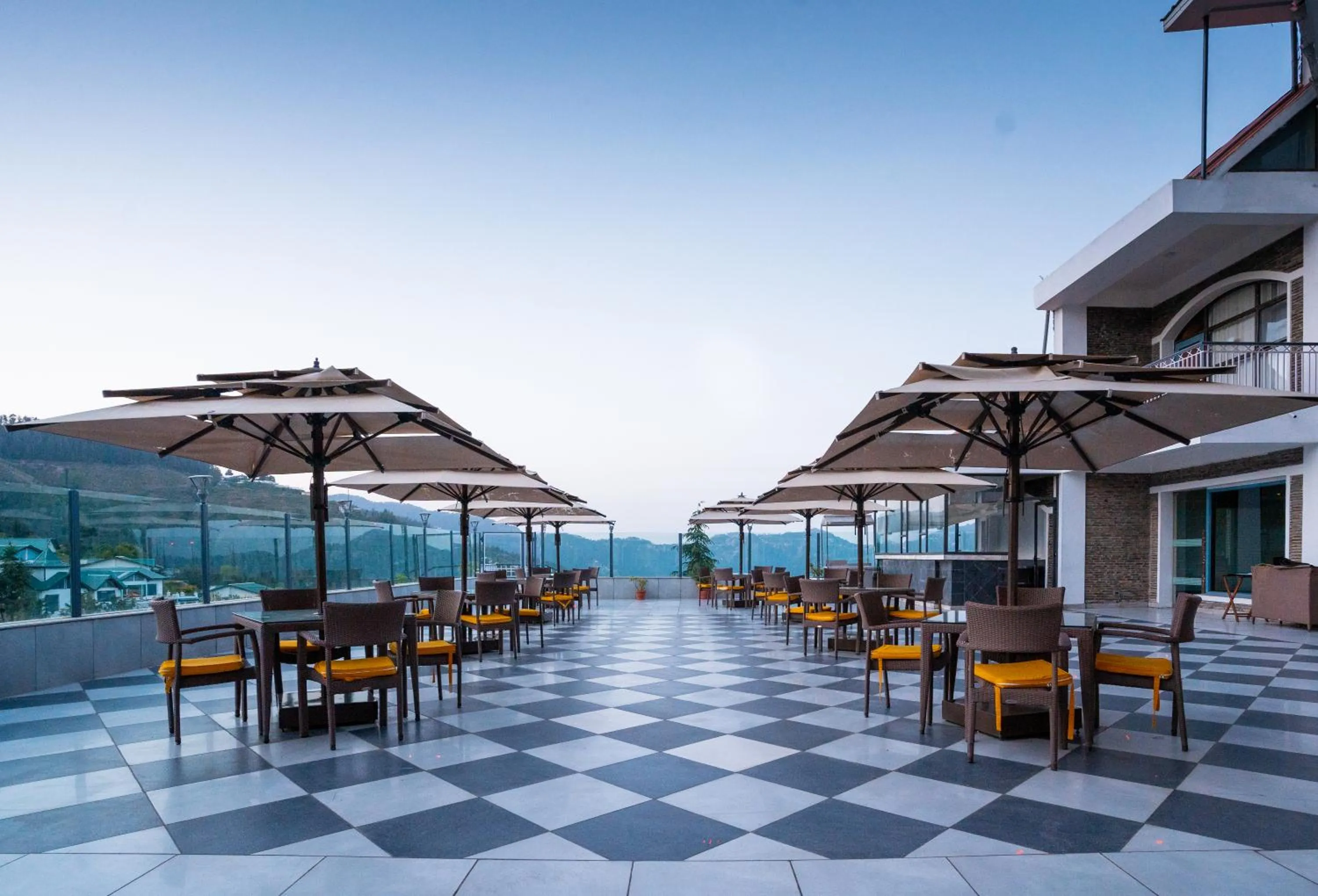 Restaurant/places to eat in Marigold Sarovar Portico Shimla