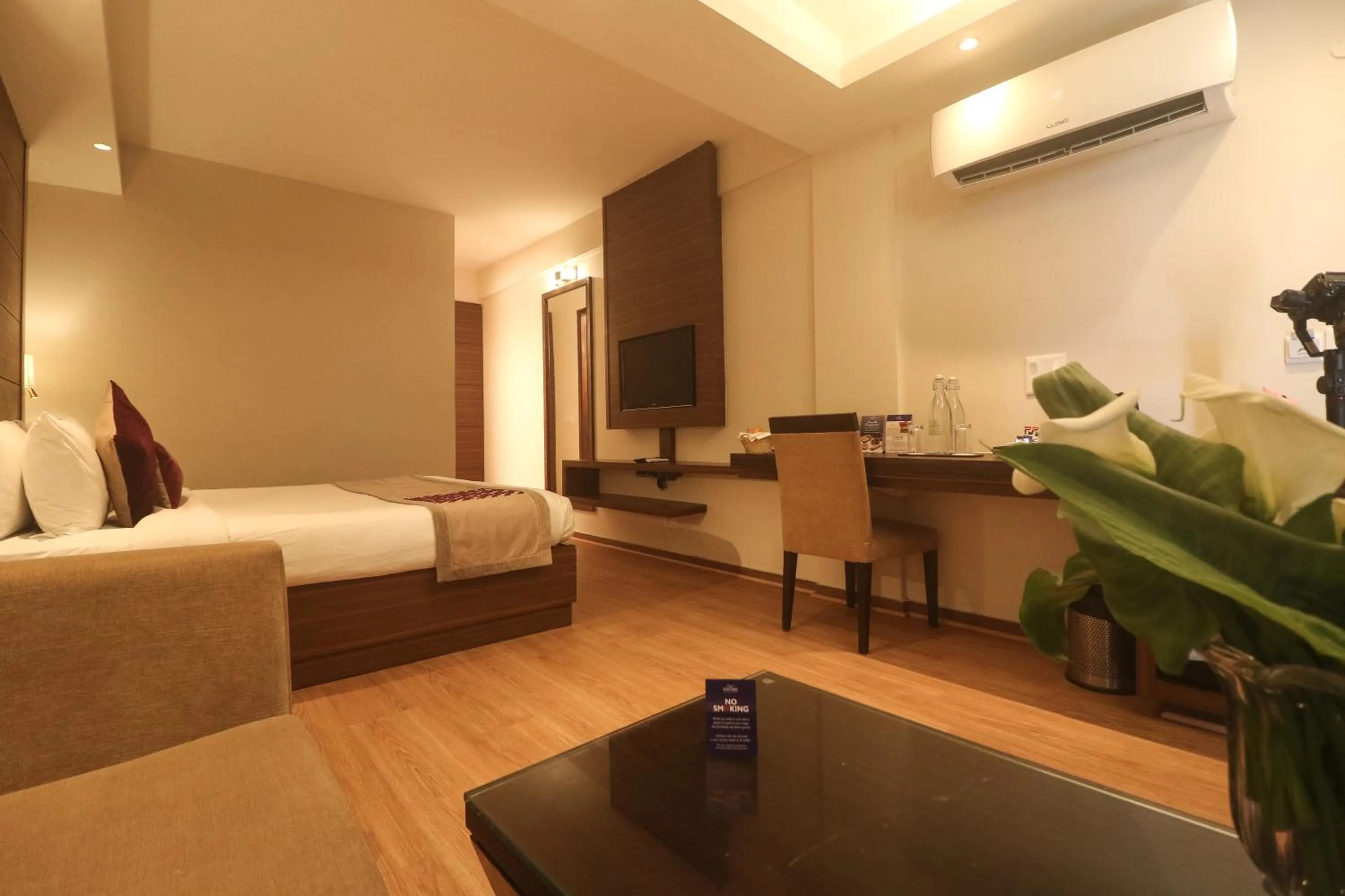 Photo of the whole room, Bed in Marigold Sarovar Portico Shimla