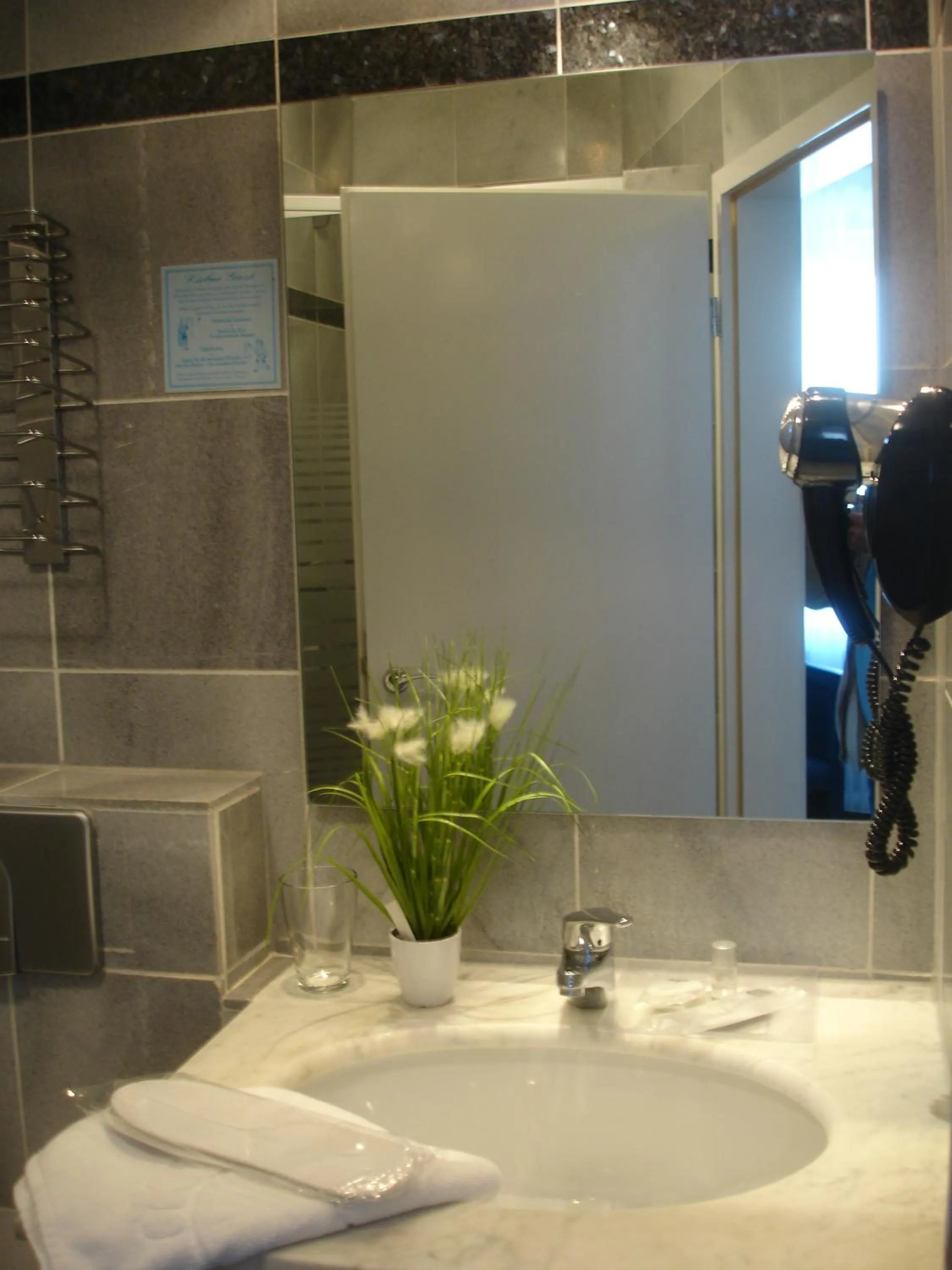 Bathroom in City-Pension-Dortmund