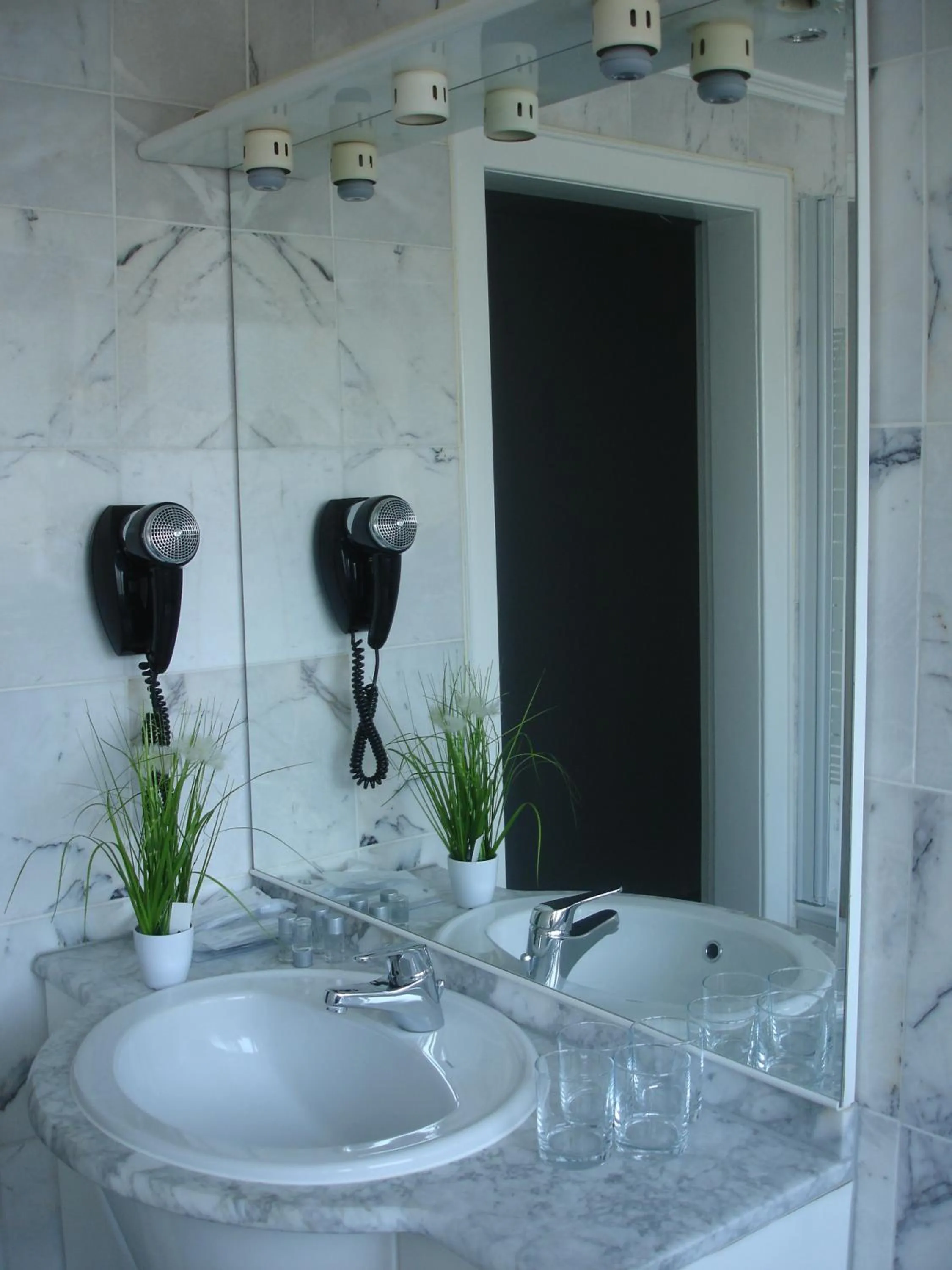 Bathroom in City-Pension-Dortmund