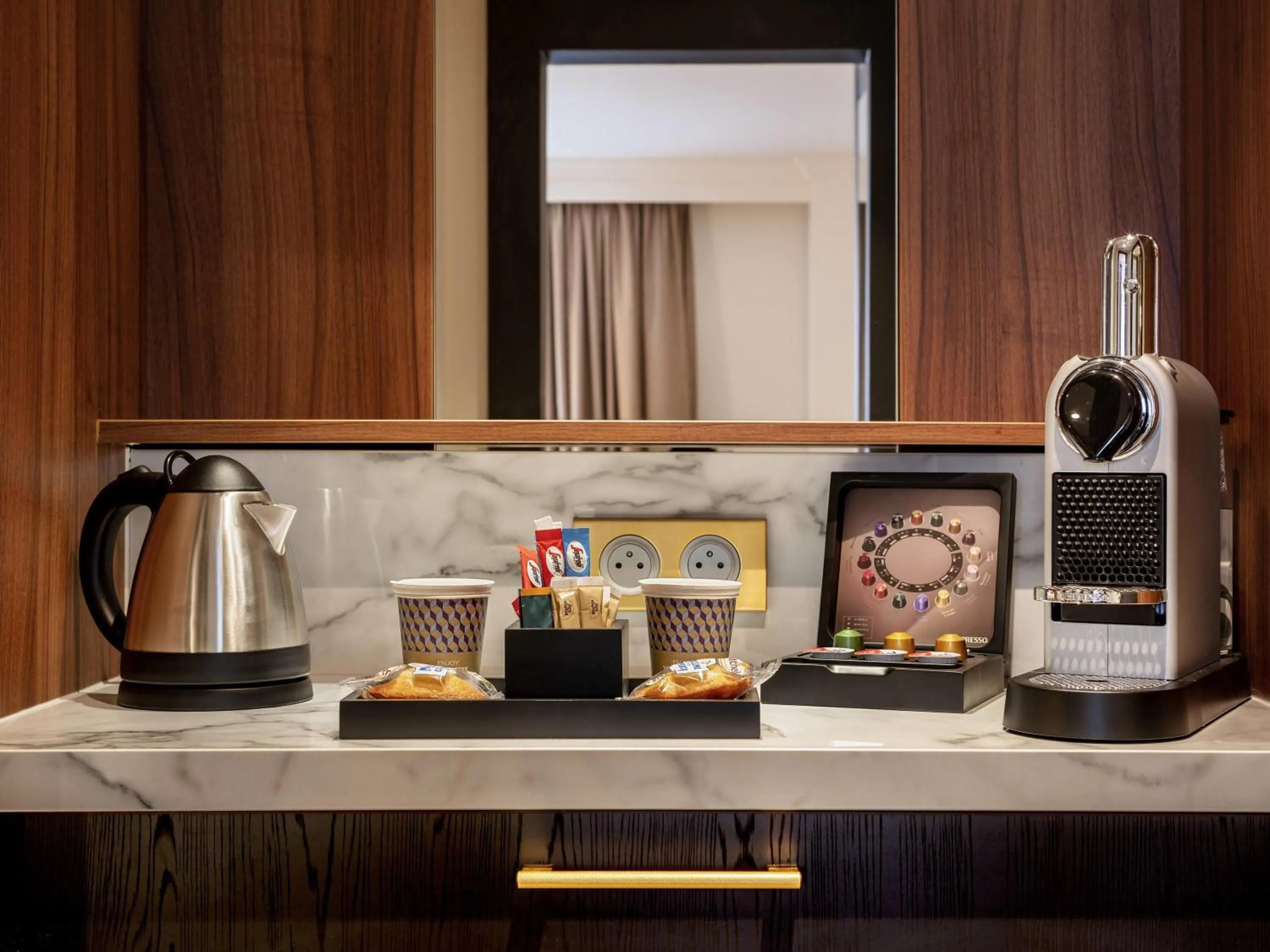 Bedroom in Mercure Versailles Paris Ouest