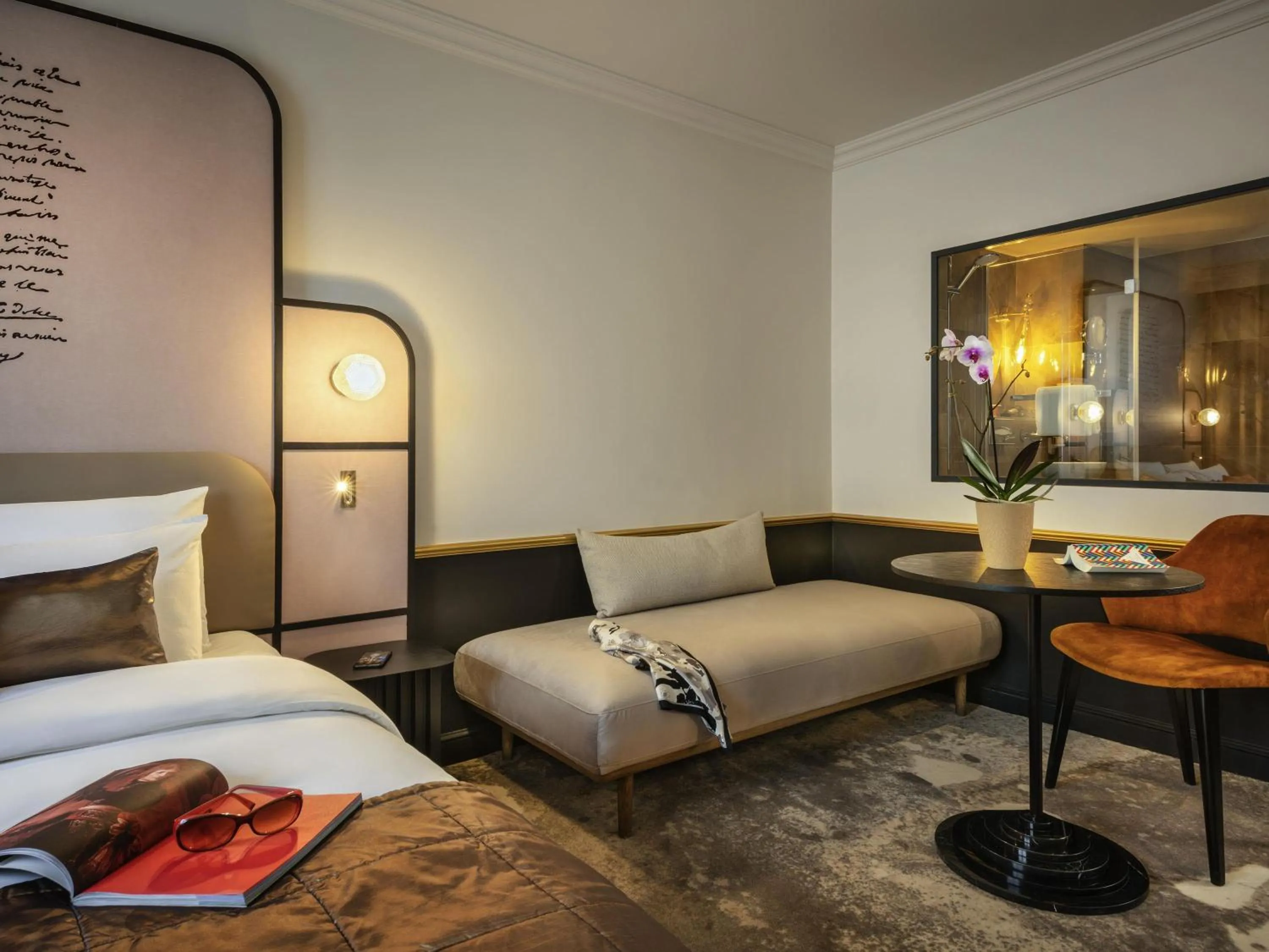 Bedroom, Bed in Mercure Versailles Paris Ouest
