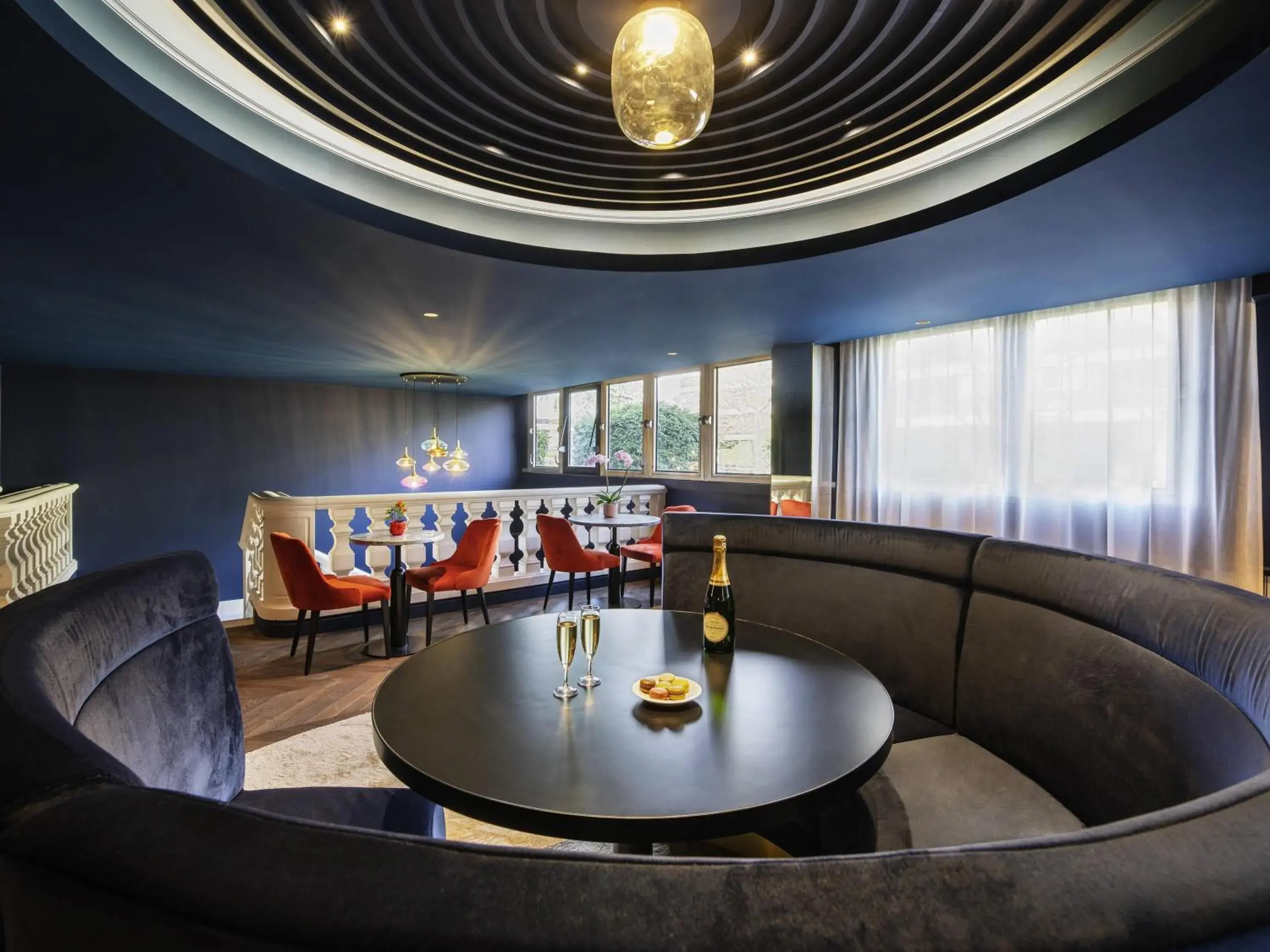 Lounge or bar in Mercure Versailles Paris Ouest Lounge or bar in Mercure Versailles Paris Ouest