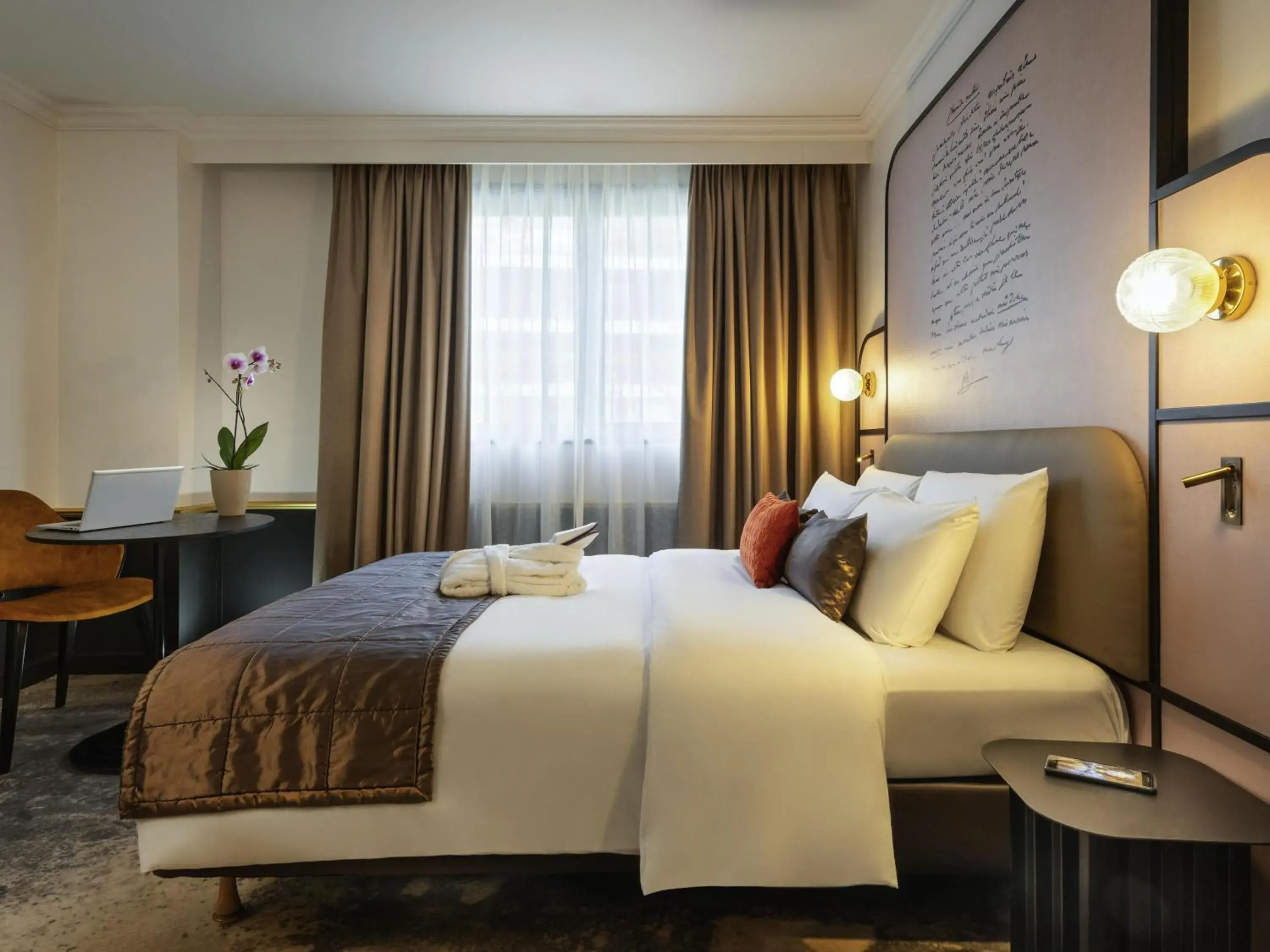 Bedroom, Bed in Mercure Versailles Paris Ouest Bedroom, Bed in Mercure Versailles Paris Ouest