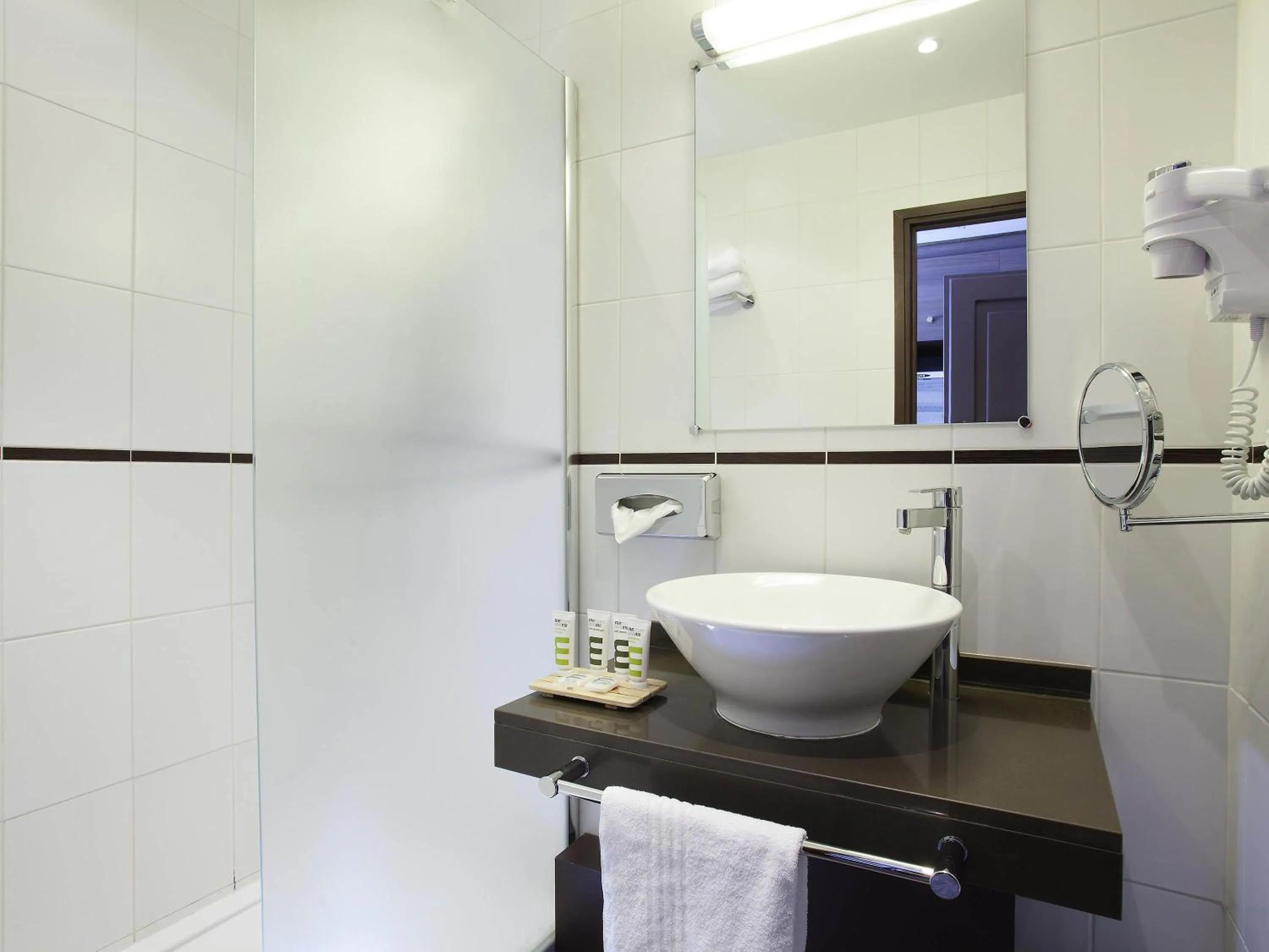 Bedroom in Mercure Versailles Paris Ouest