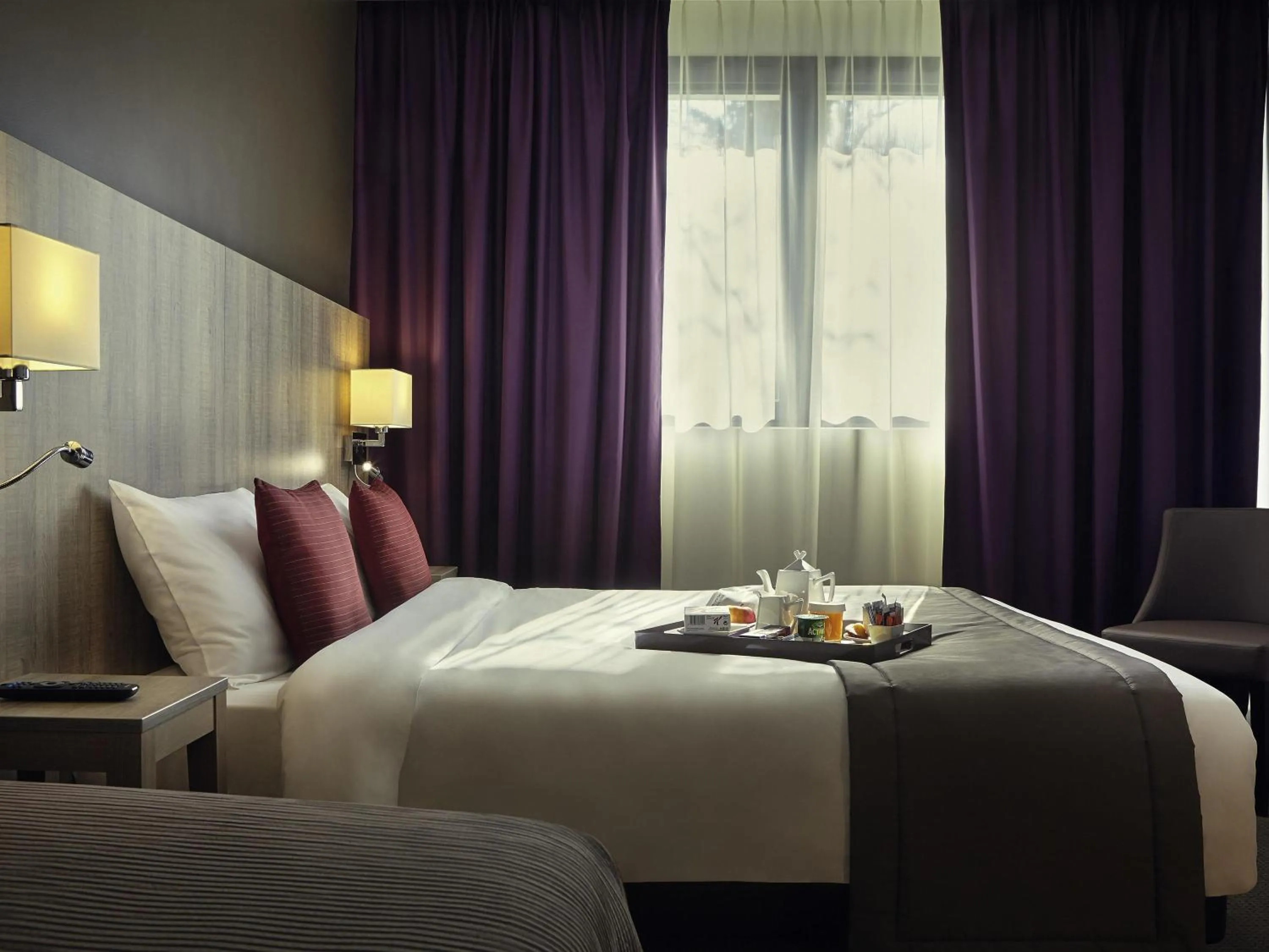 Bedroom, Bed in Mercure Versailles Paris Ouest