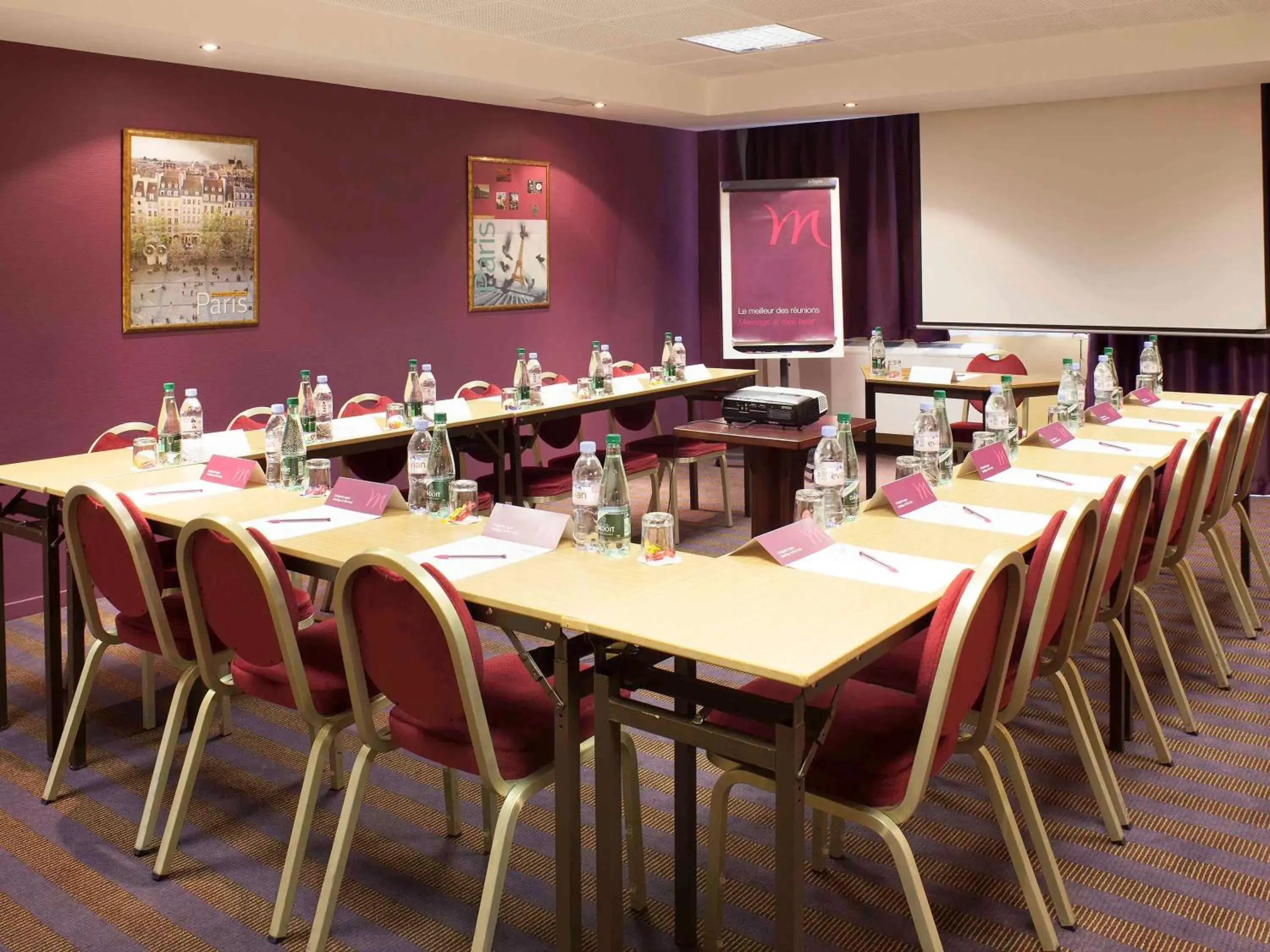 Meeting/conference room in Mercure Versailles Parly 2