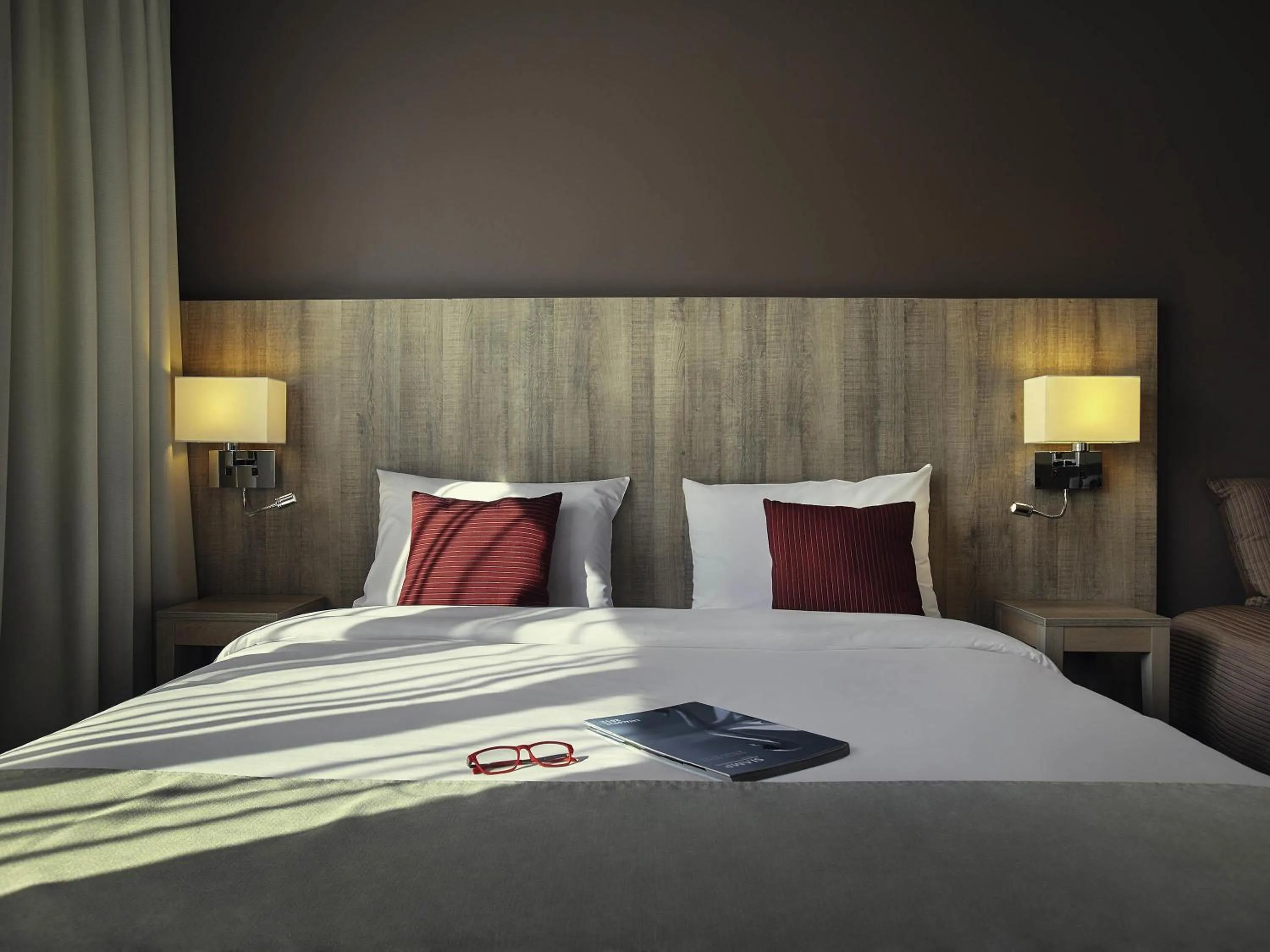 Bedroom, Bed in Mercure Versailles Paris Ouest