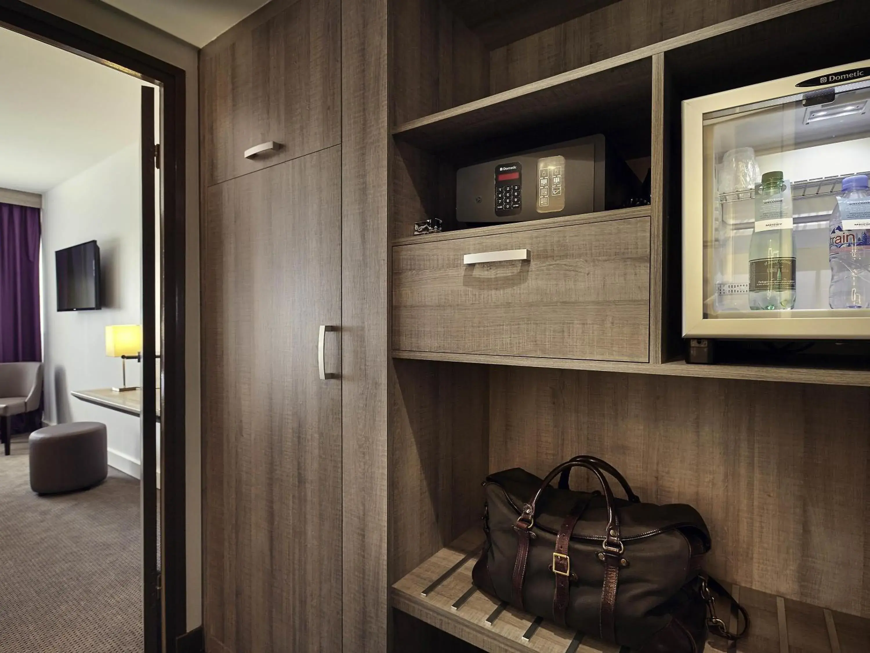 Bedroom in Mercure Versailles Paris Ouest Bedroom in Mercure Versailles Paris Ouest