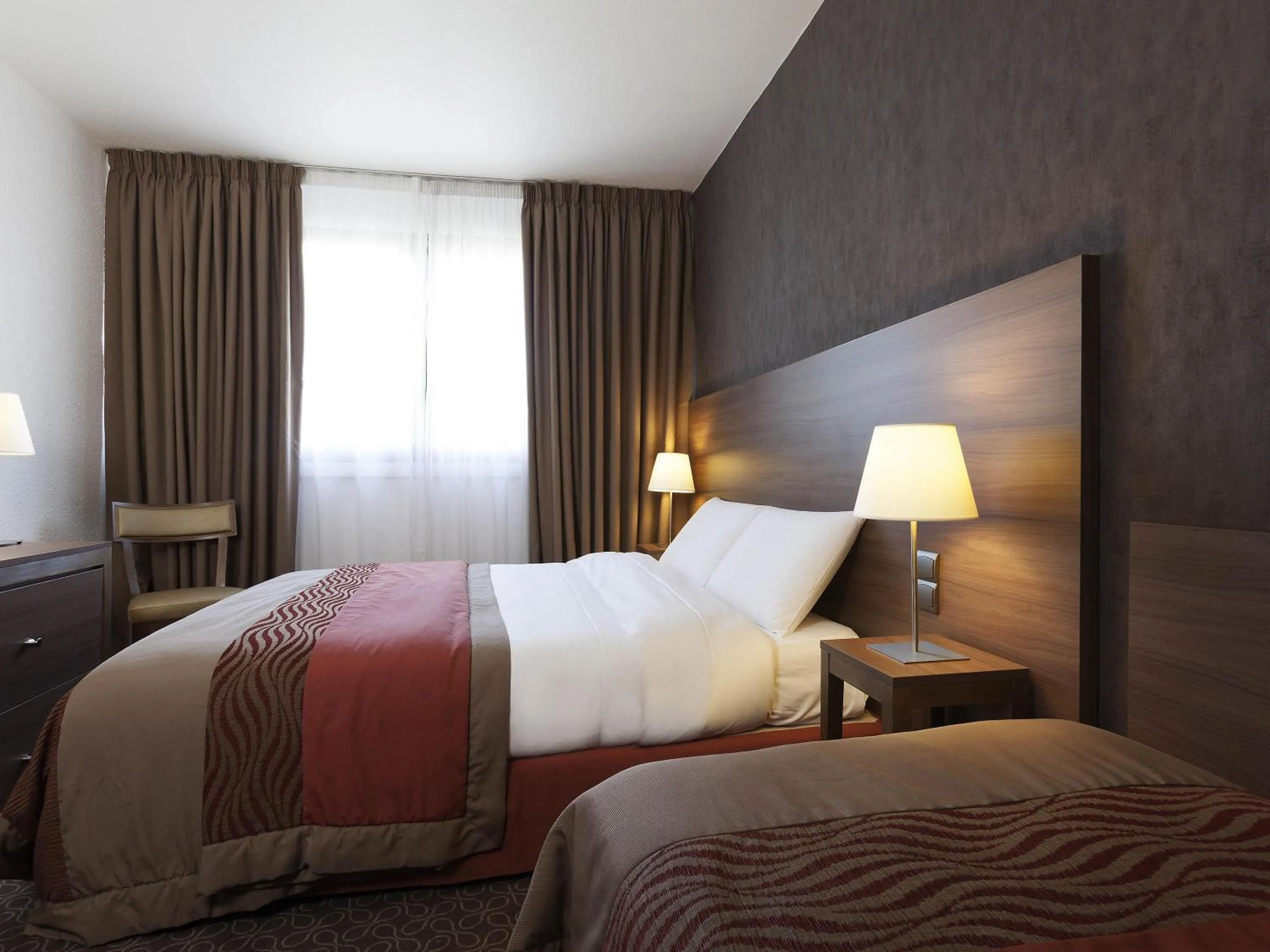 Bedroom, Bed in Mercure Versailles Paris Ouest