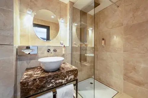 Shower, Bathroom in Mercure Versailles Parly 2