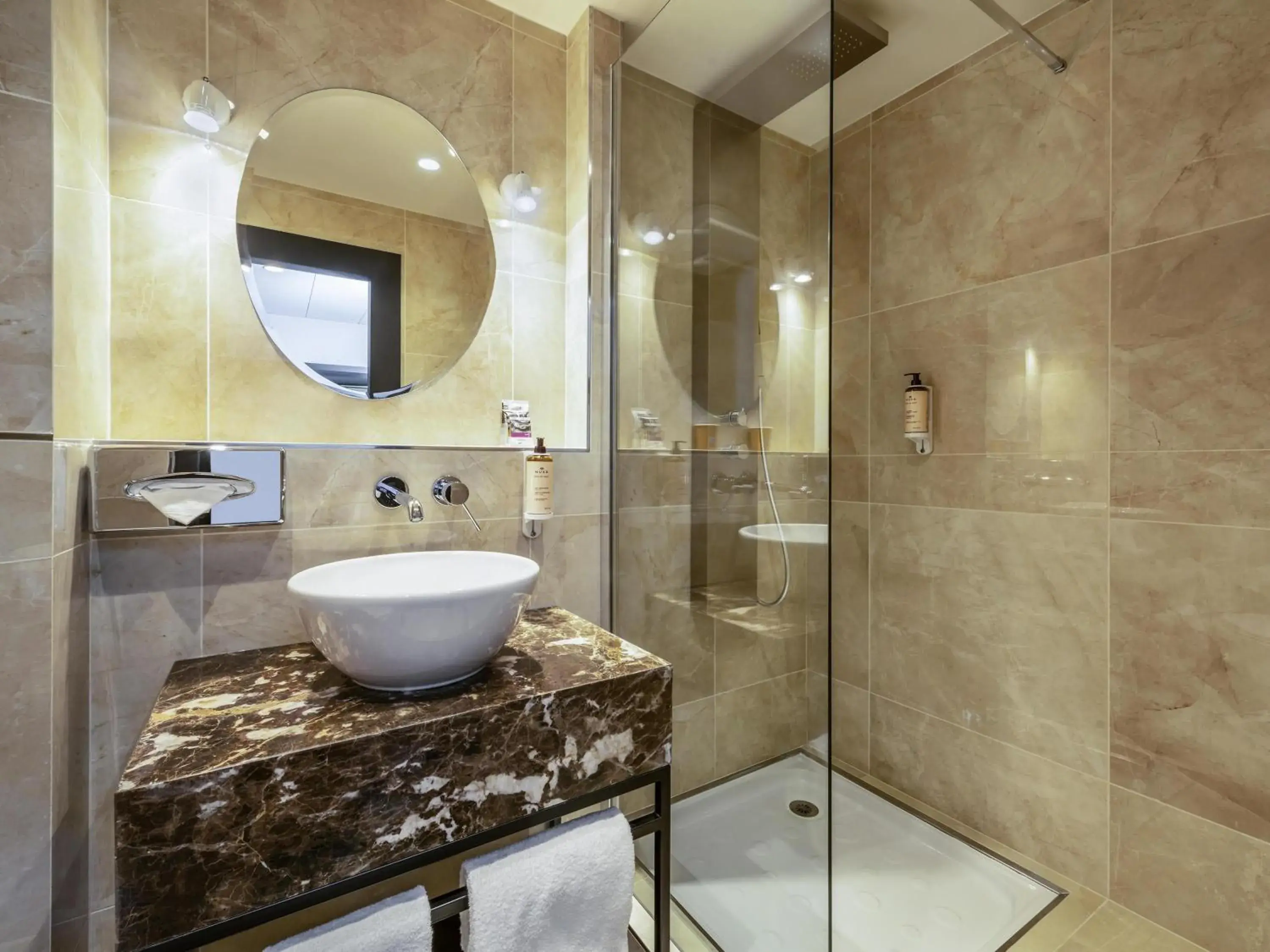 Bedroom in Mercure Versailles Paris Ouest Bedroom in Mercure Versailles Paris Ouest