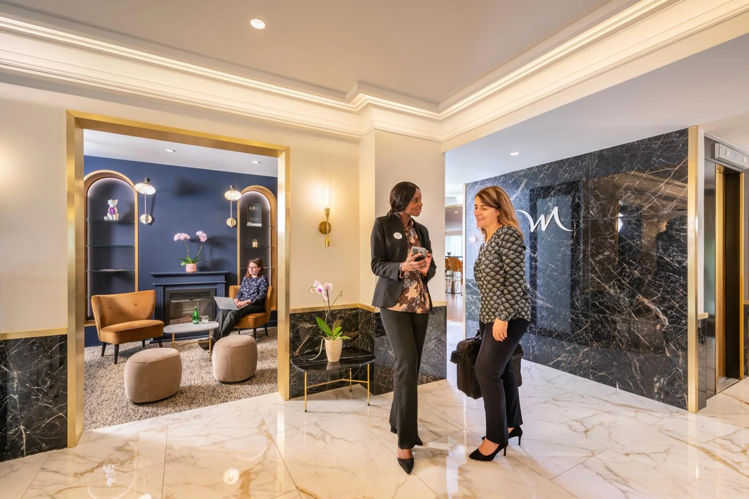 Lobby or reception in Mercure Versailles Paris Ouest