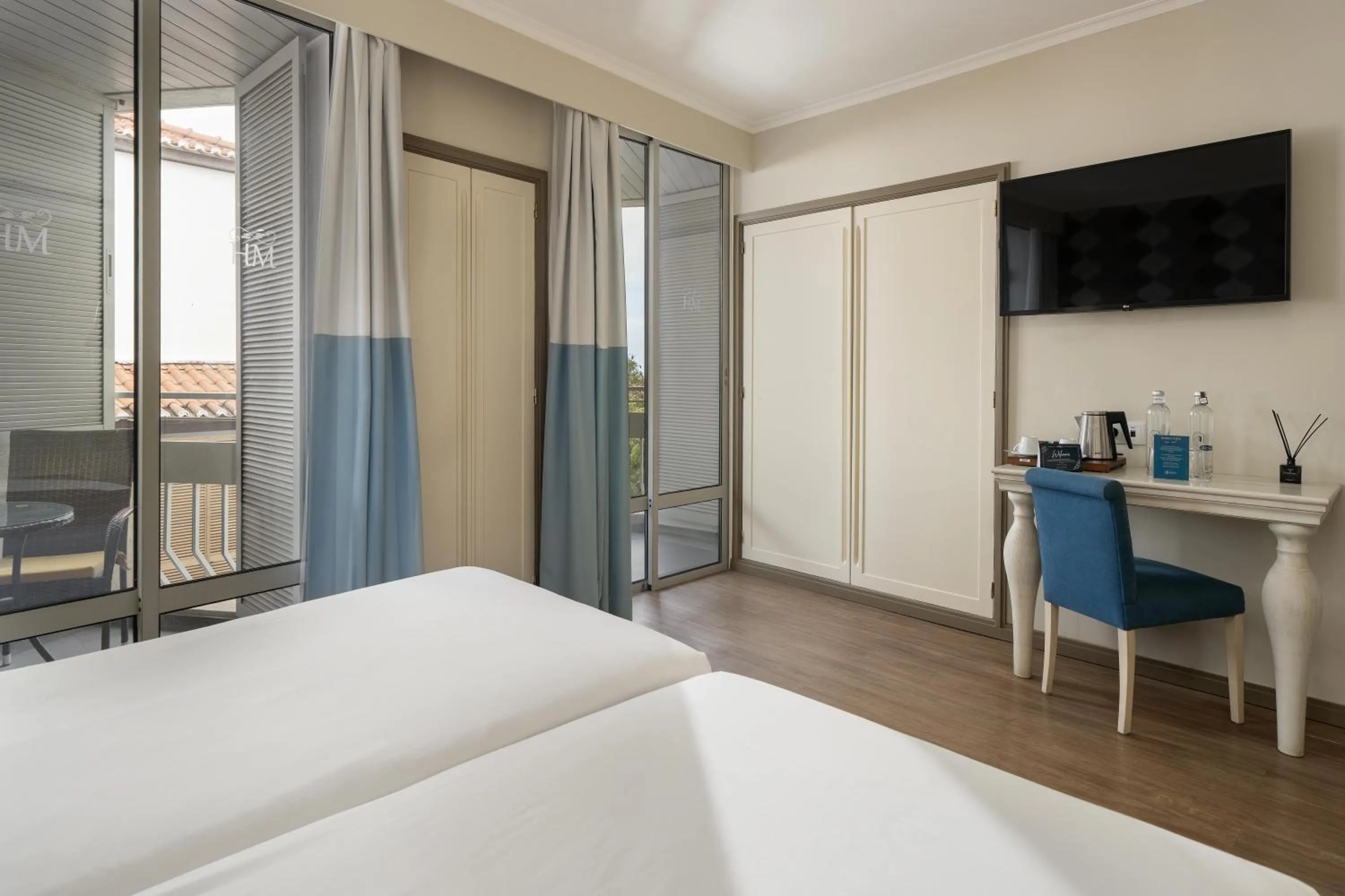 Photo of the whole room, Bed in Hotel Madeira