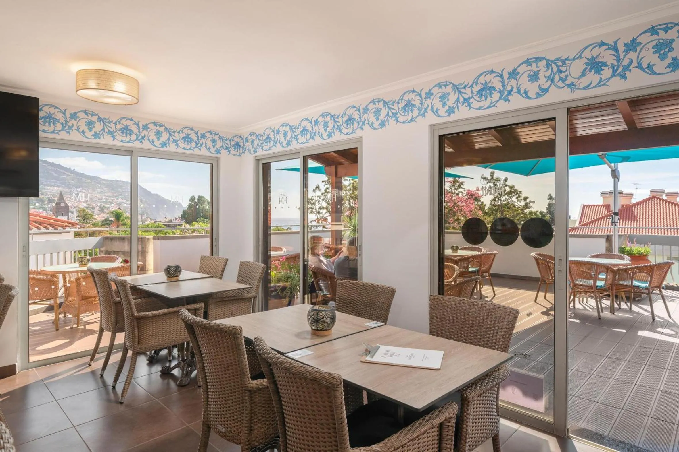 Lounge or bar in Hotel Madeira