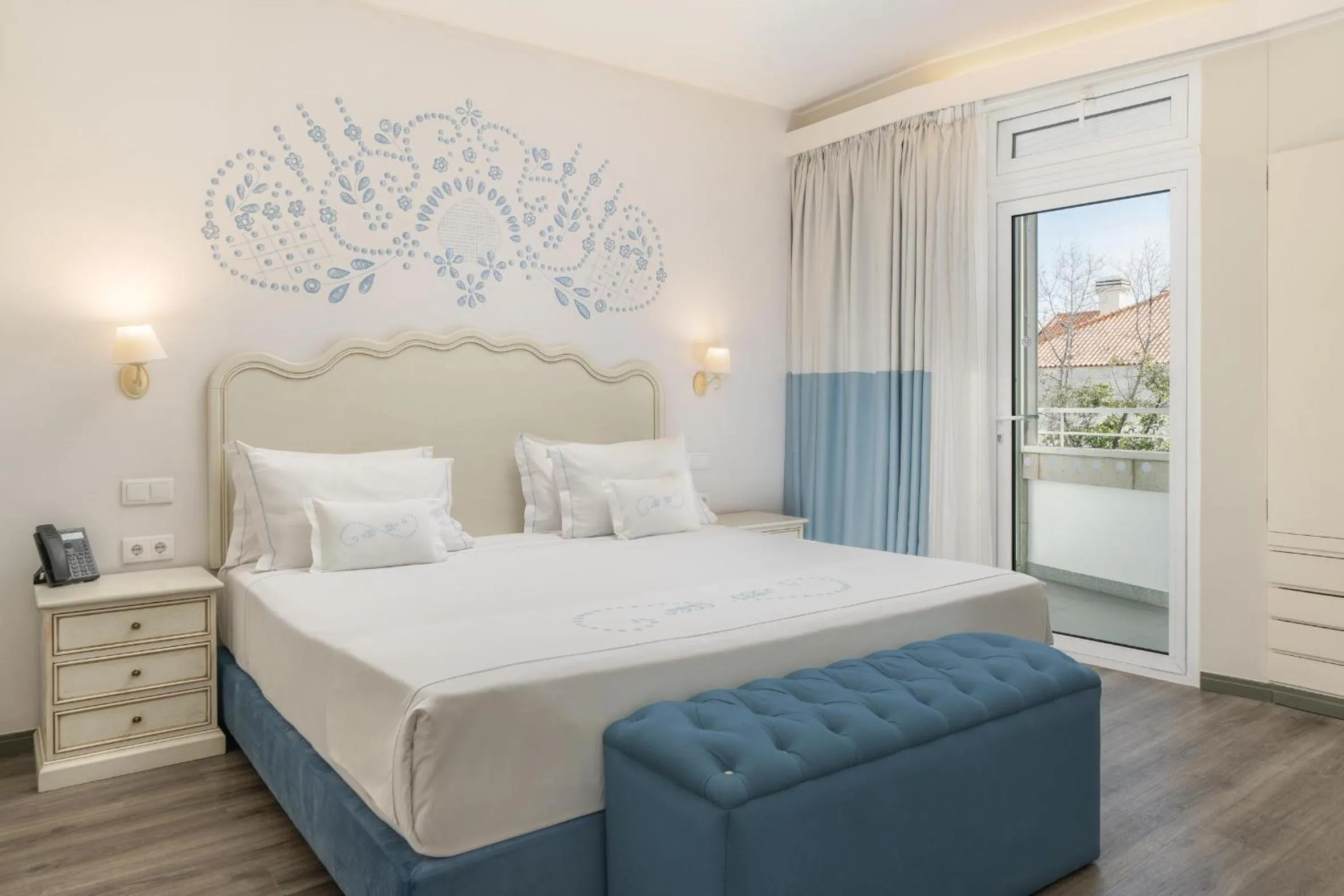 Photo of the whole room, Bed in Hotel Madeira