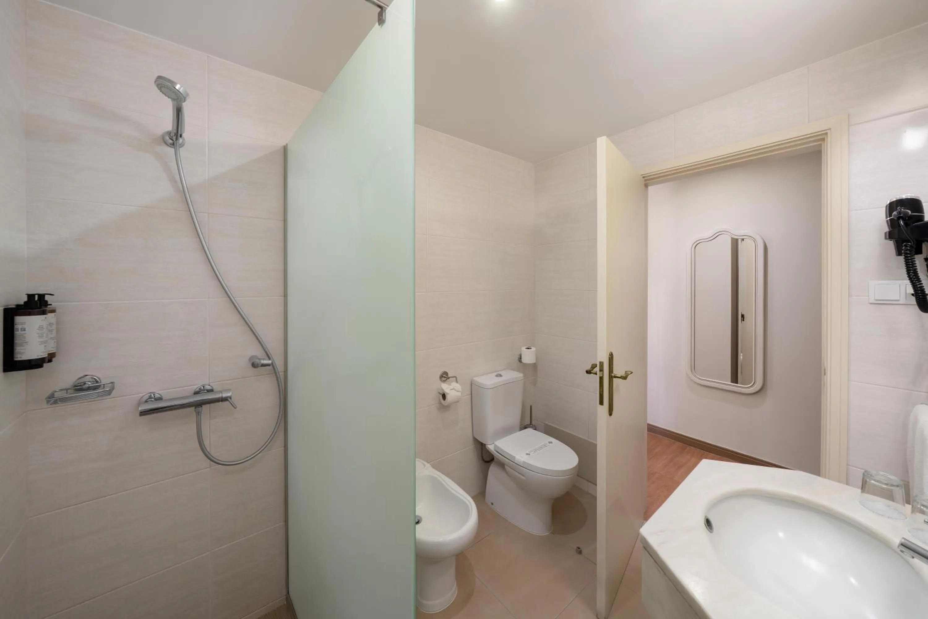 Bathroom in Hotel Madeira