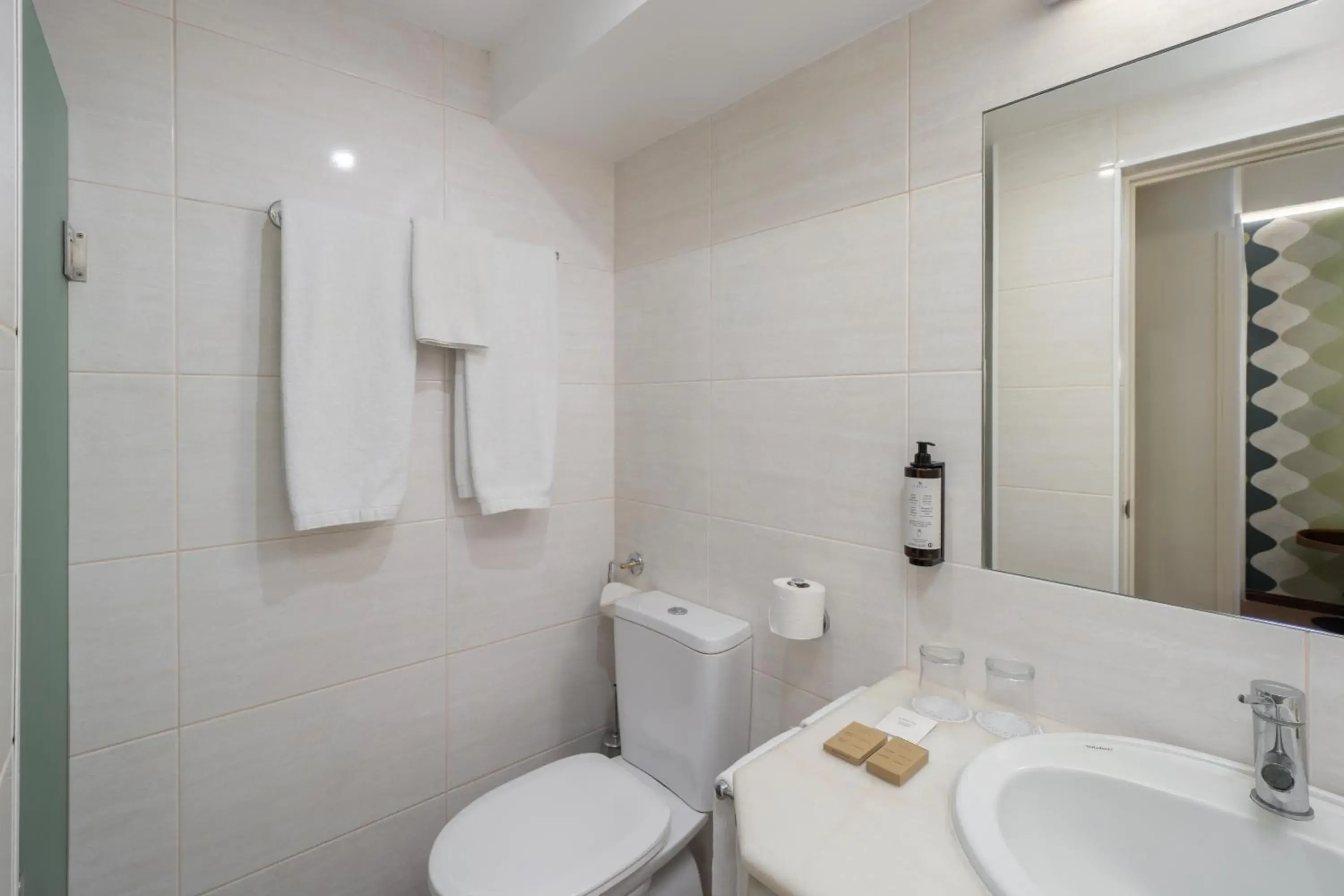 Bathroom in Hotel Madeira Bathroom in Hotel Madeira