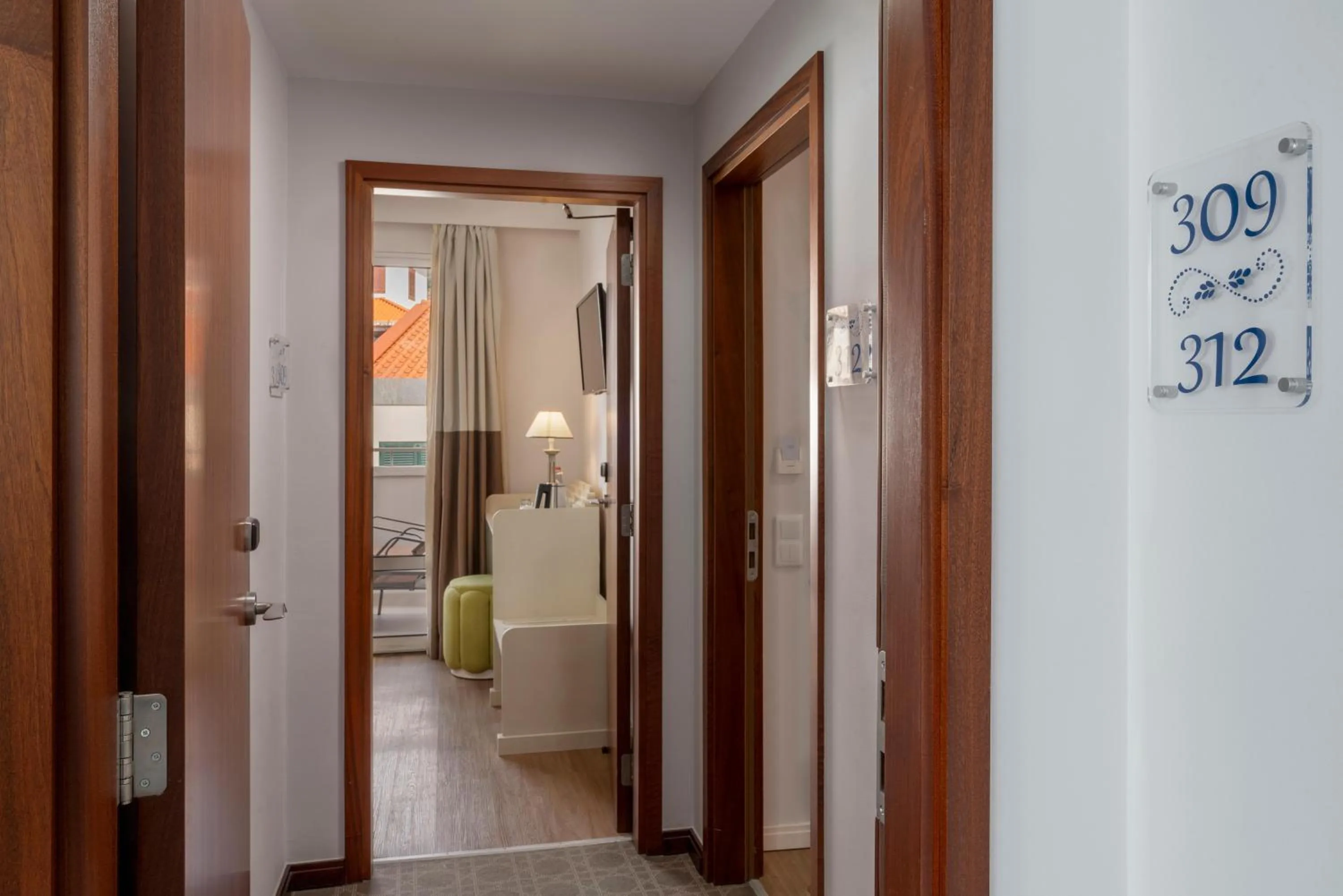 Photo of the whole room in Hotel Madeira