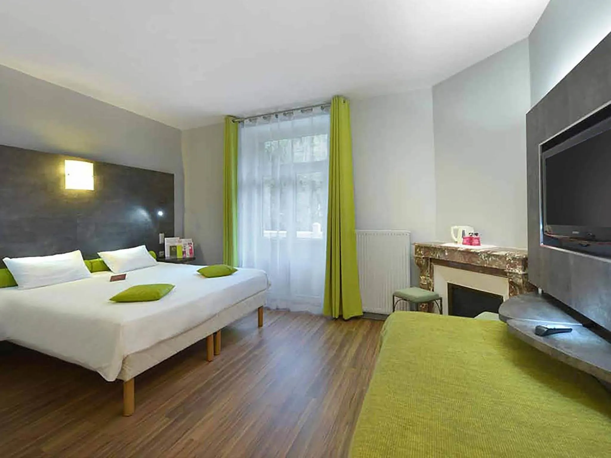 Bedroom, Bed in Hôtel Mercure Saint-Nectaire Spa & Bien-être