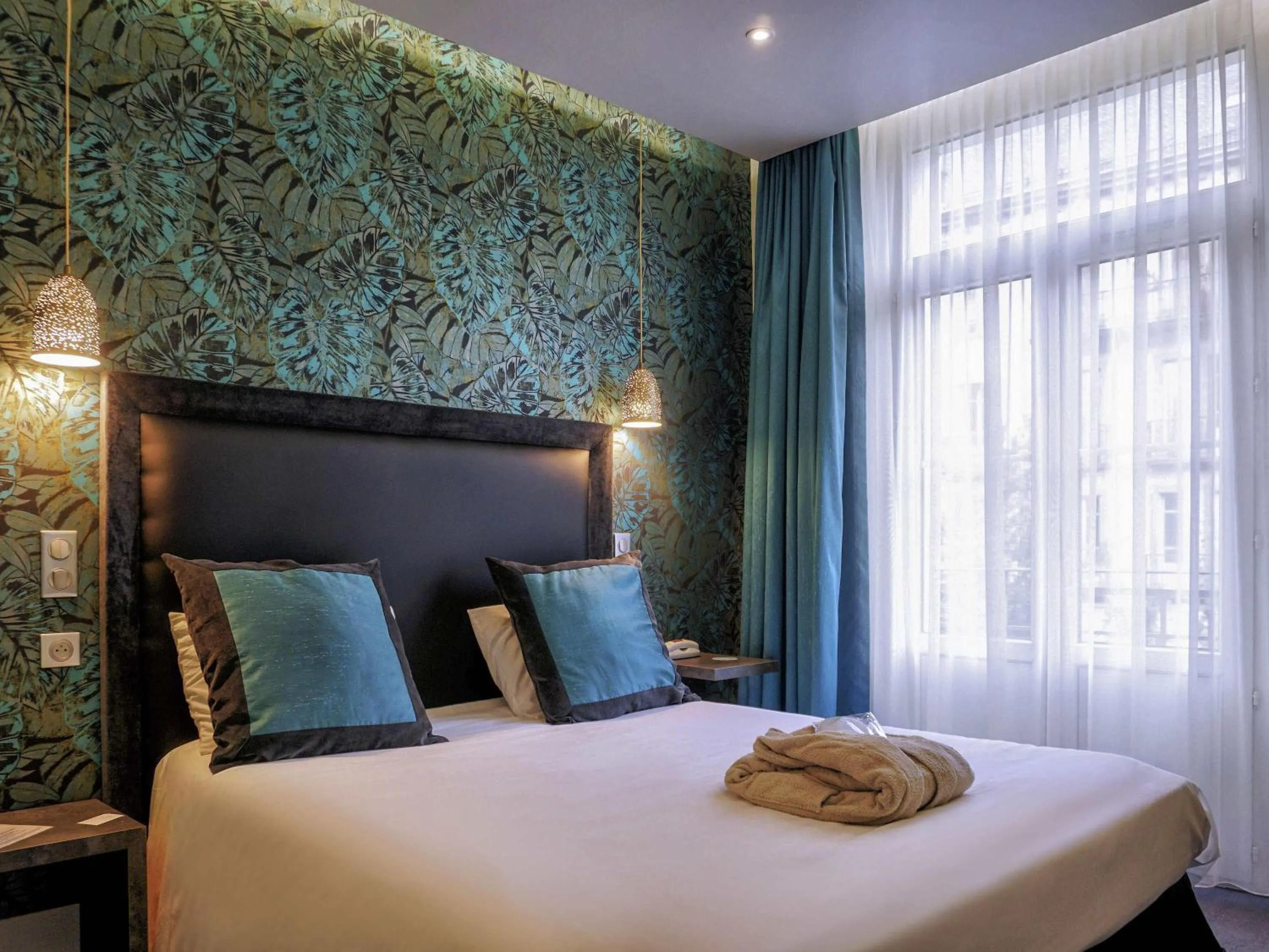 Bedroom, Bed in Hôtel Mercure Saint-Nectaire Spa & Bien-être