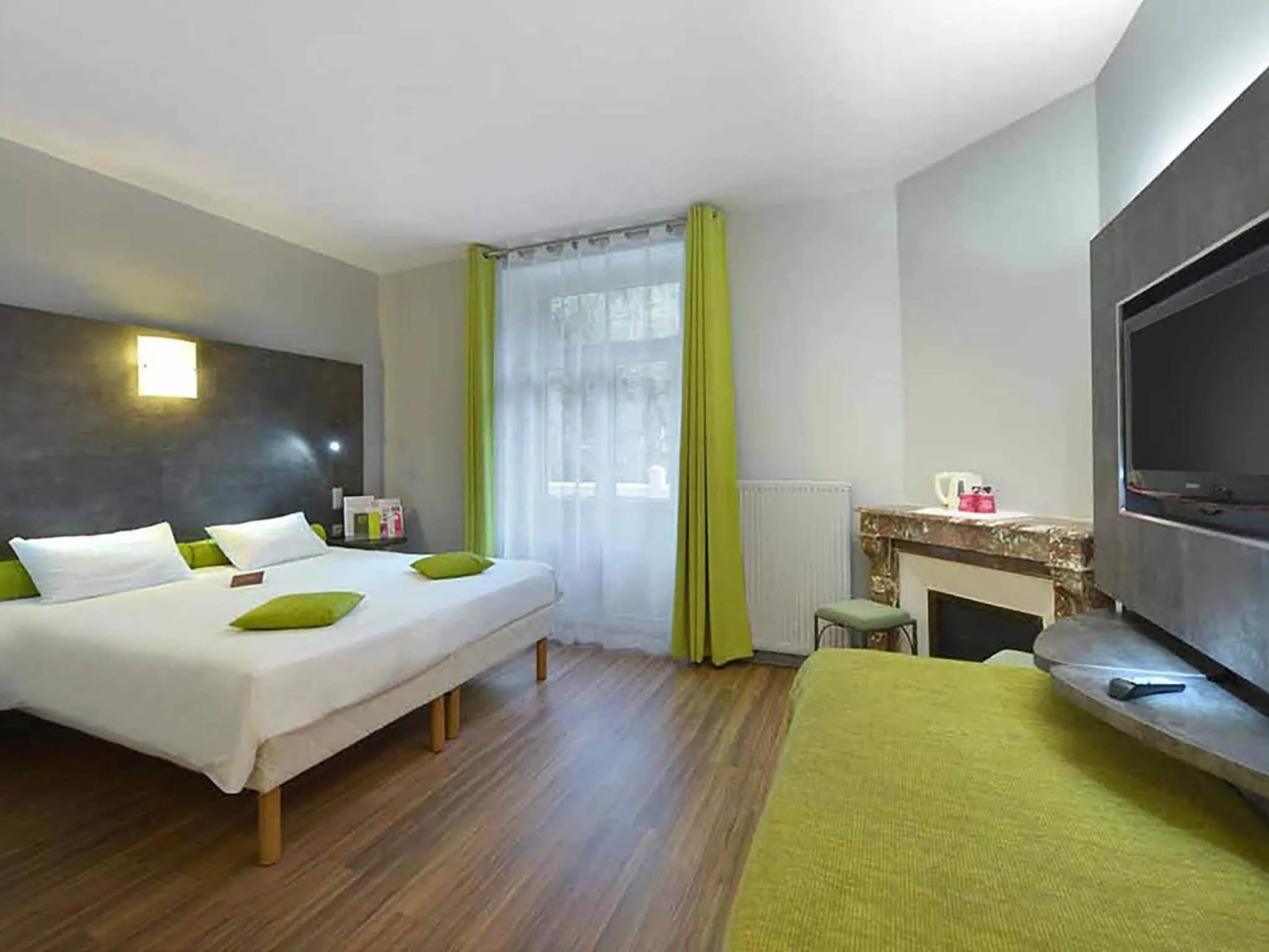 Bedroom, Bed in Hôtel Mercure Saint-Nectaire Spa & Bien-être