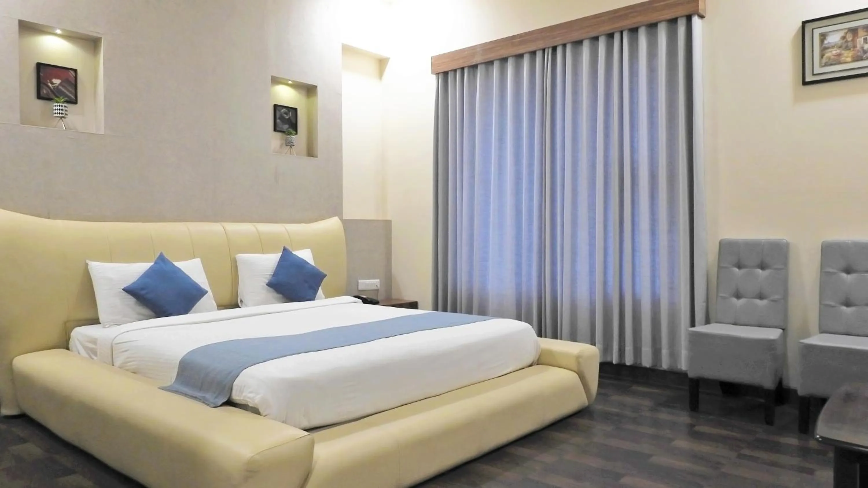 Bedroom, Bed in Hotel Sai Miracle