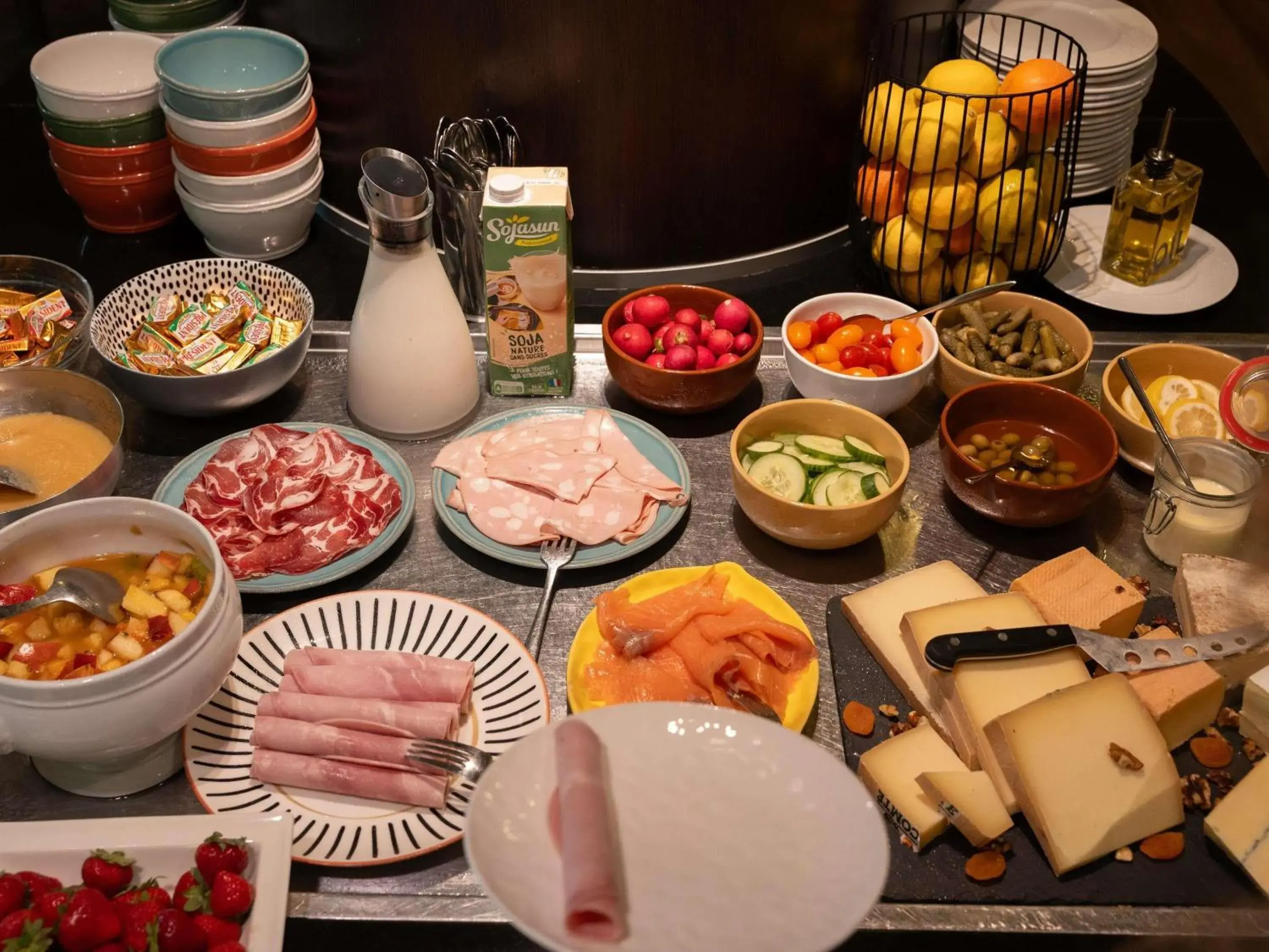 Breakfast in Mercure Besancon Parc Micaud - Hotel & Bar Breakfast in Mercure Besancon Parc Micaud - Hotel & Bar