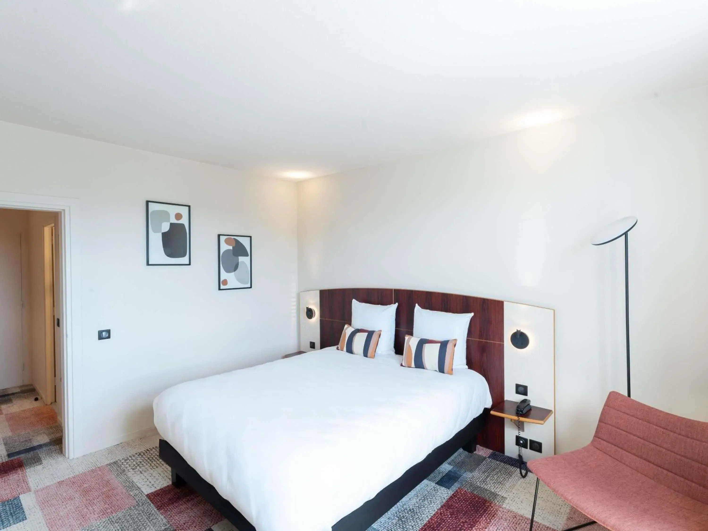 Bedroom, Bed in Mercure Besancon Parc Micaud - Hotel & Bar Bedroom, Bed in Mercure Besancon Parc Micaud - Hotel & Bar