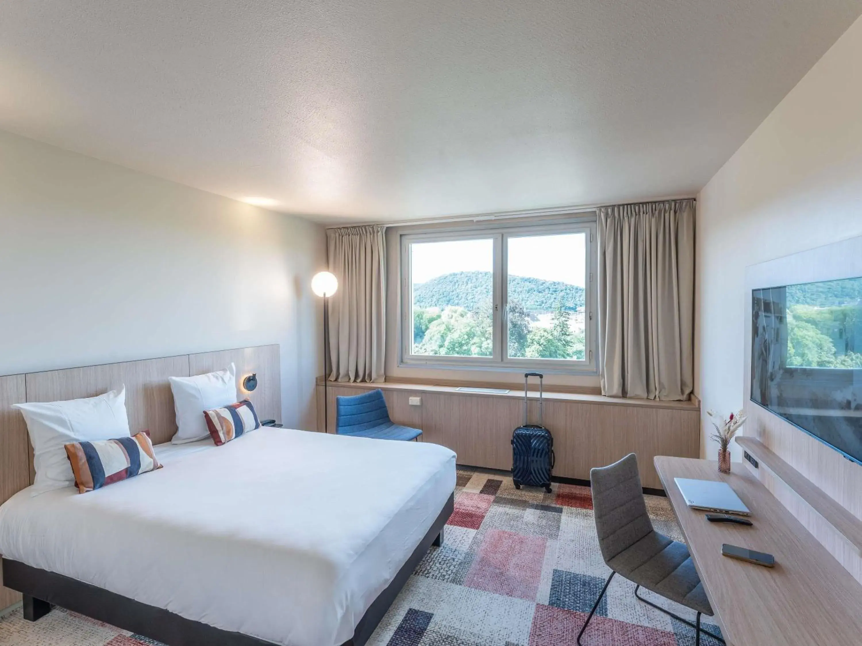 Property building, Bed in Mercure Besancon Parc Micaud - Hotel & Bar Property building, Bed in Mercure Besancon Parc Micaud - Hotel & Bar