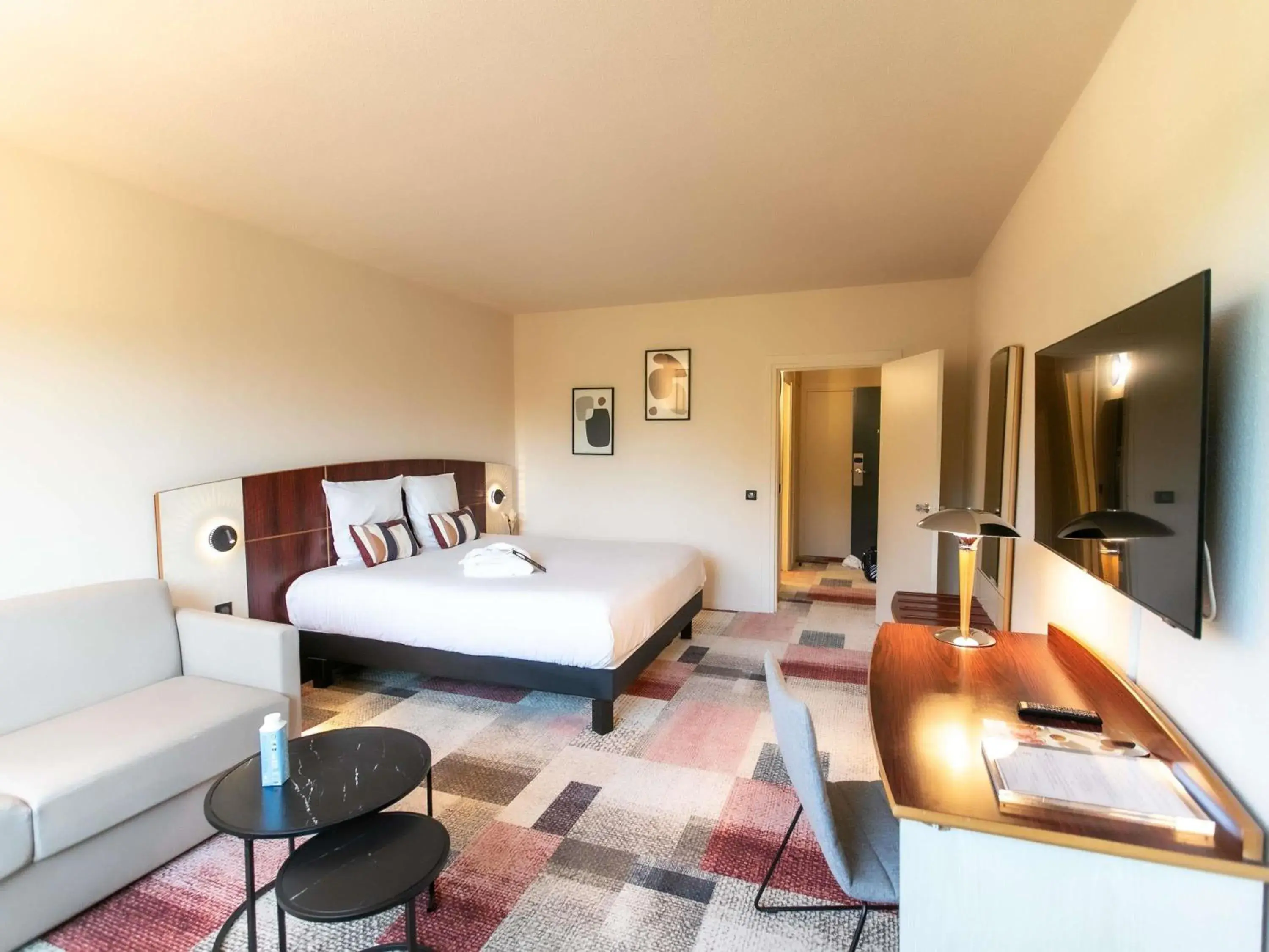 Bedroom, Bed in Mercure Besancon Parc Micaud - Hotel & Bar Bedroom, Bed in Mercure Besancon Parc Micaud - Hotel & Bar