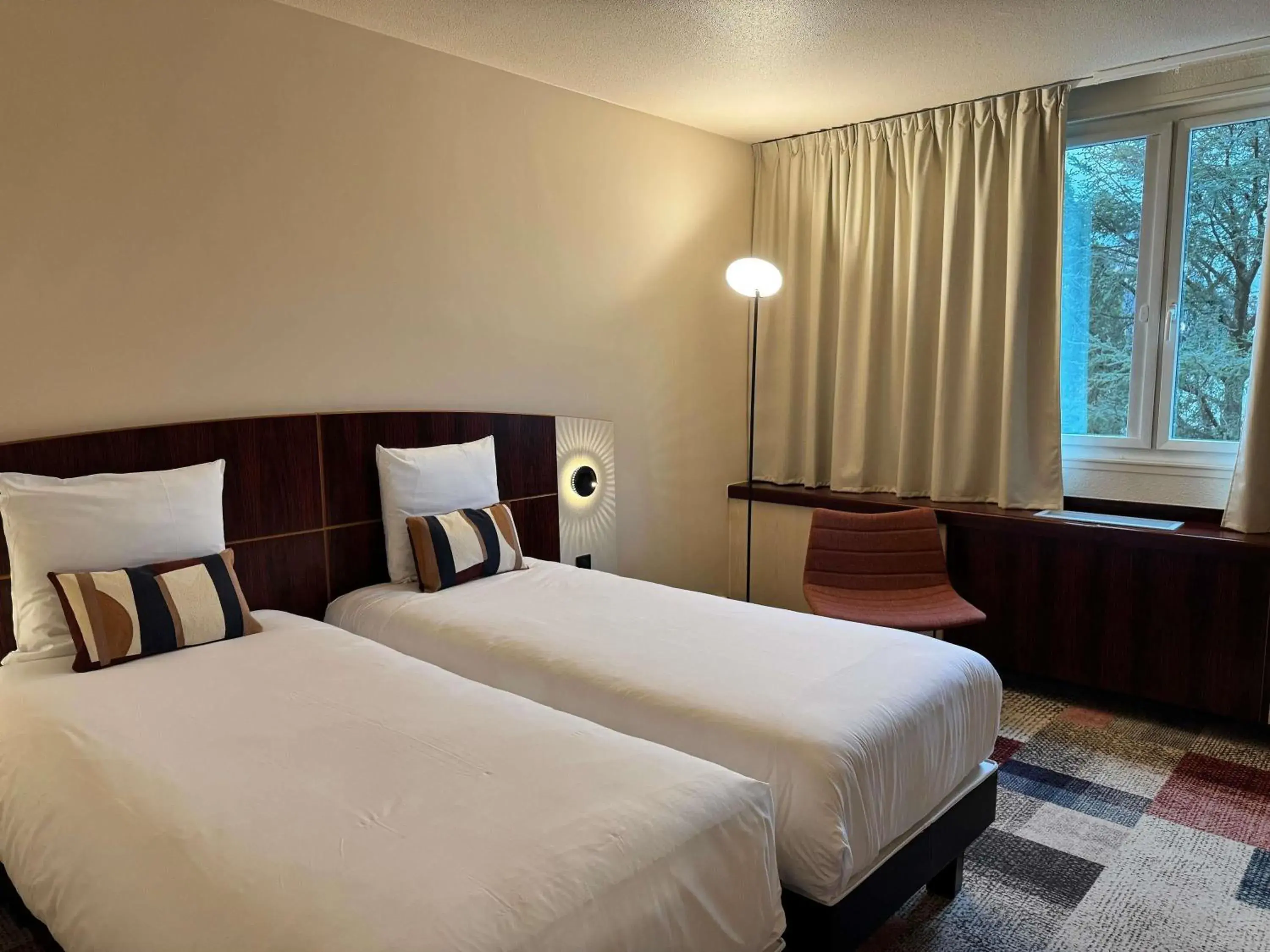 Bedroom, Bed in Mercure Besancon Parc Micaud - Hotel & Bar Bedroom, Bed in Mercure Besancon Parc Micaud - Hotel & Bar