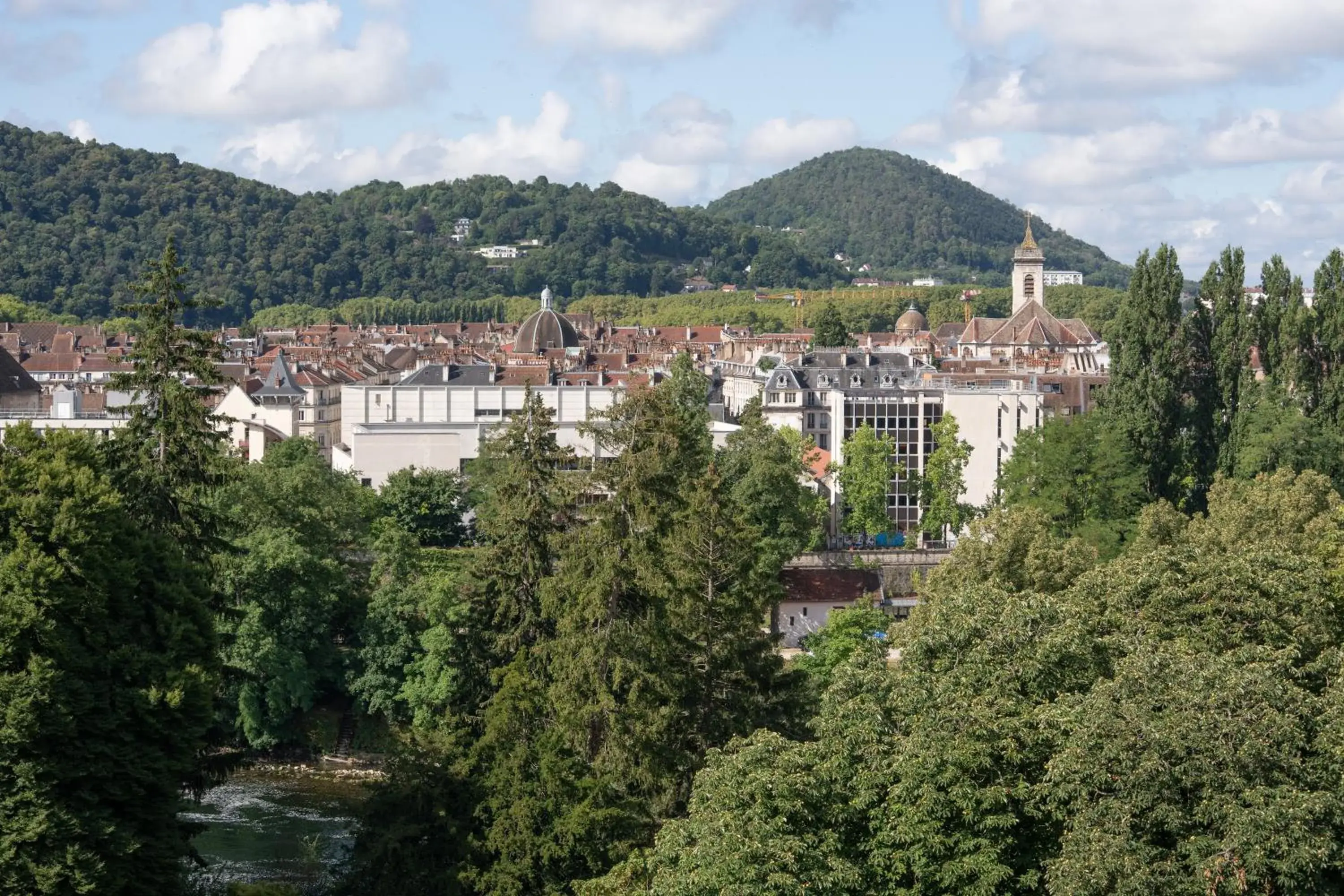 Landmark view in Mercure Besancon Parc Micaud - Hotel & Bar Landmark view in Mercure Besancon Parc Micaud - Hotel & Bar