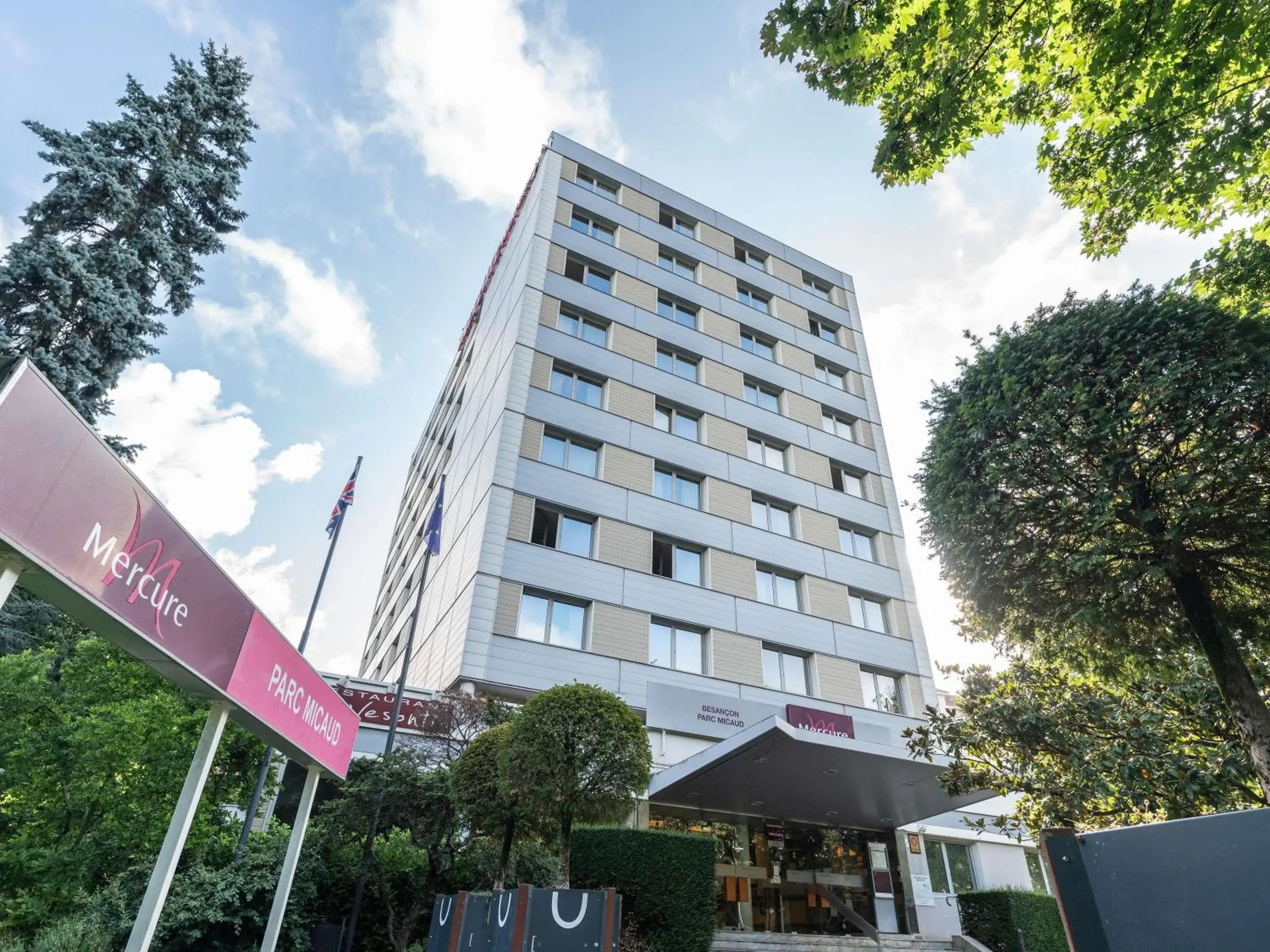Property building in Mercure Besancon Parc Micaud - Hotel & Bar Property building in Mercure Besancon Parc Micaud - Hotel & Bar