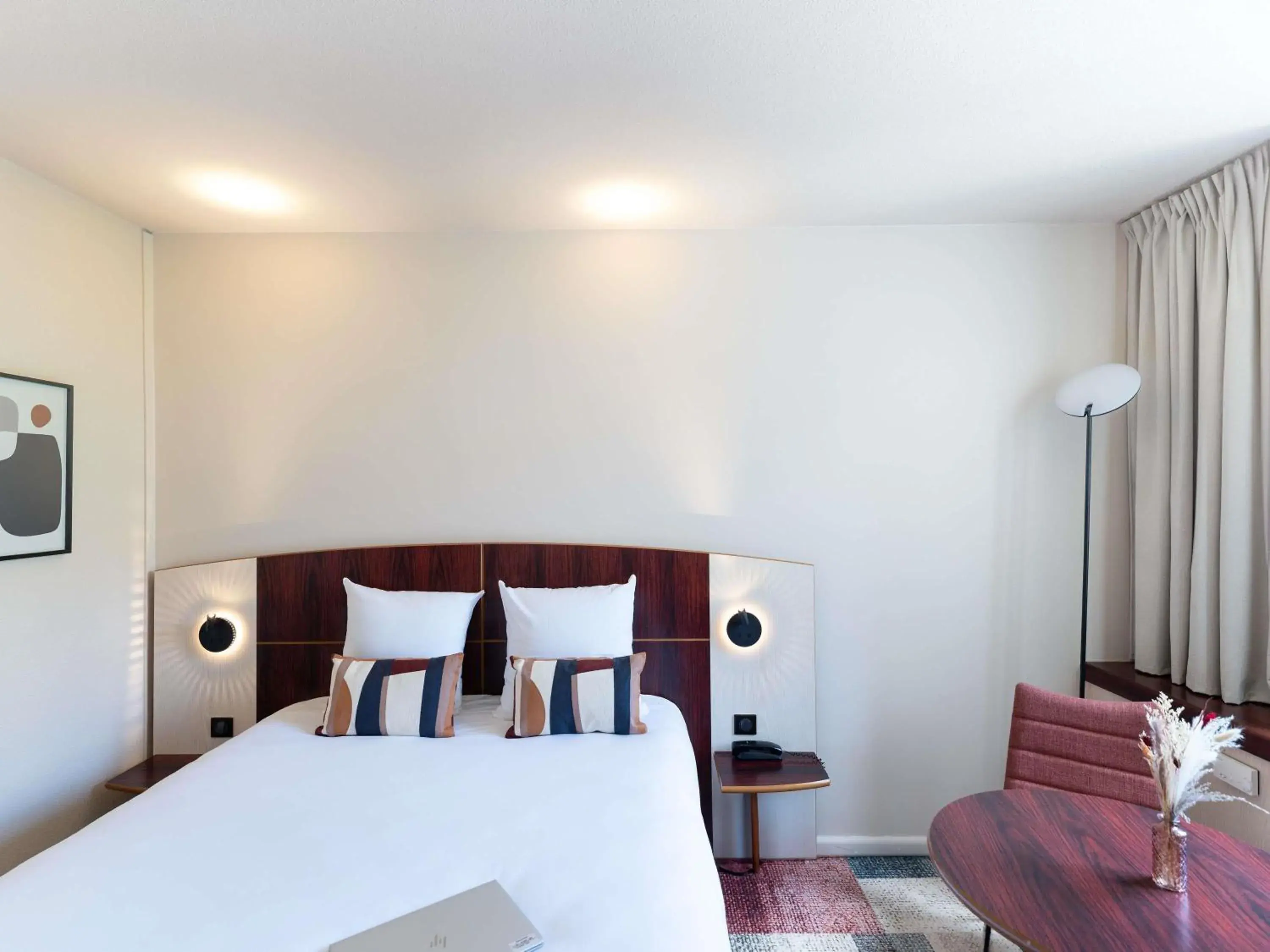 Bedroom, Bed in Mercure Besancon Parc Micaud - Hotel & Bar Bedroom, Bed in Mercure Besancon Parc Micaud - Hotel & Bar