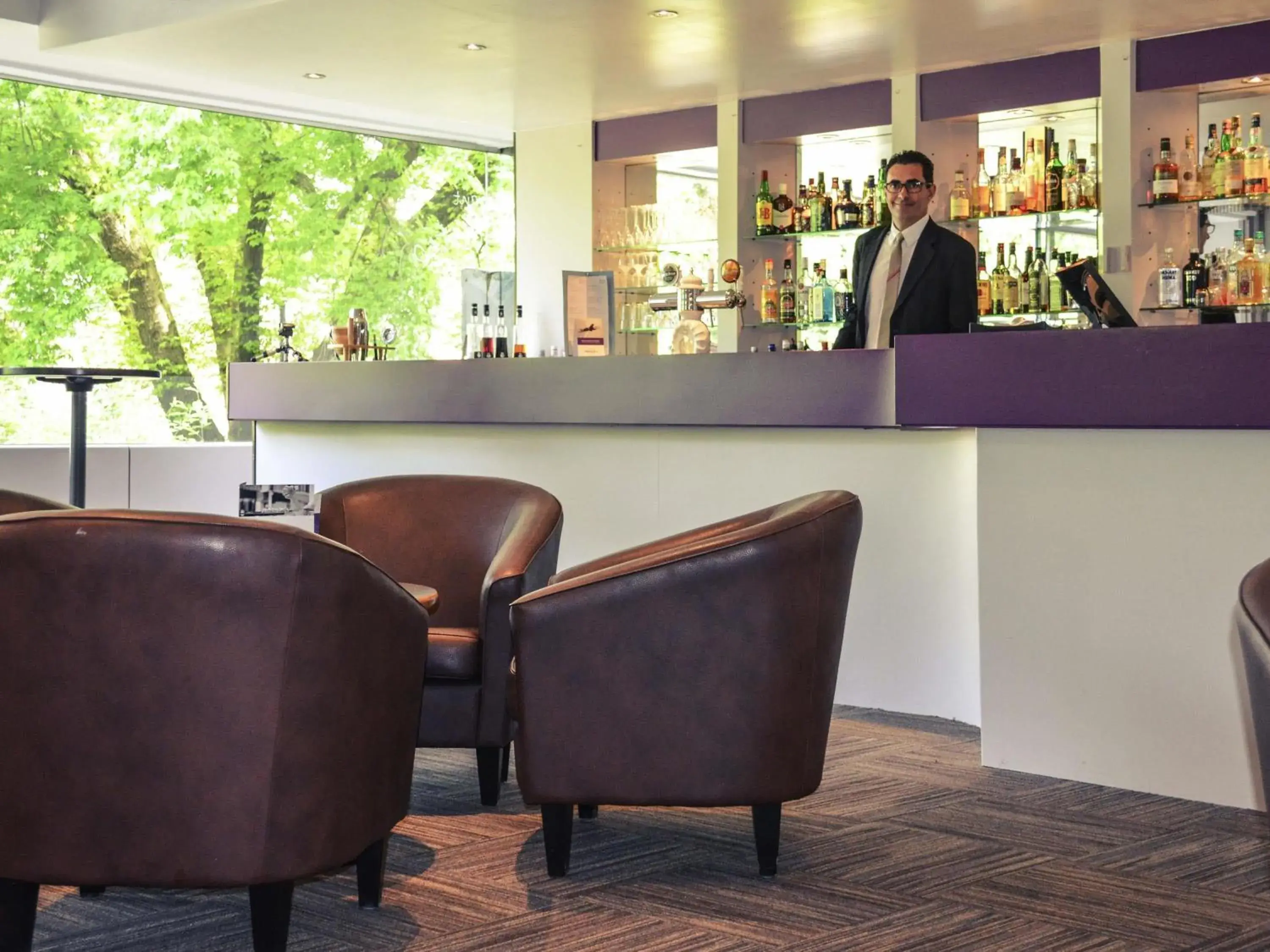 Lounge or bar in Mercure Besancon Parc Micaud - Hotel & Bar Lounge or bar in Mercure Besancon Parc Micaud - Hotel & Bar